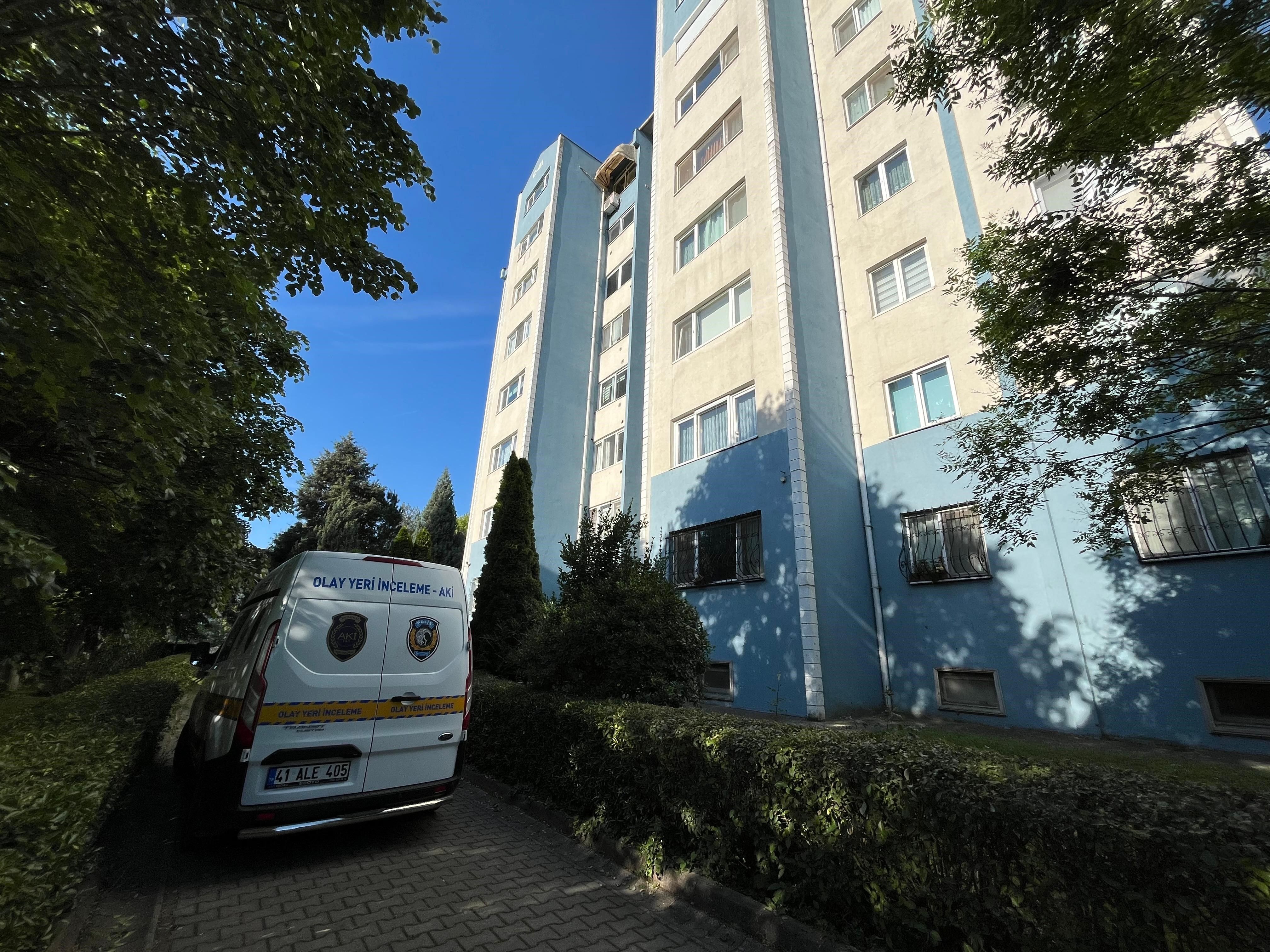 Apartman yöneticisinden komşusuna pusu! Eşi ve çocuğunun gözü önünde vurdu Apartman yöneticisinden komşusuna pusu! Eşi ve çocuğunun gözü önünde vurdu - 2. Resim