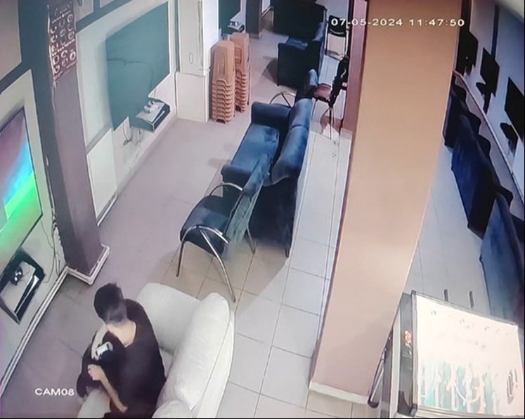 Bir oyun konsolu i&ccedil;in yapmadığı şey kalmadı! 'Aracımı &ccedil;ekip geleceğim' deyip ka&ccedil;tı - 1. Resim