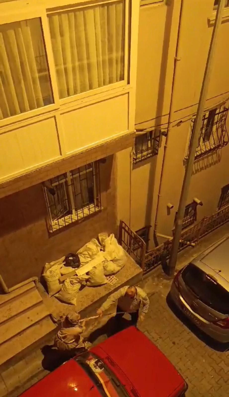 Kağıthane'de meydan savaşı! Park kavgasında yumruk ve tekmeler havada uçuştu - 3. Resim