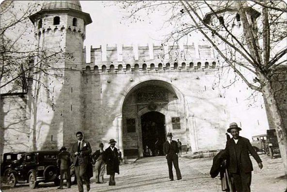 Mukkades emanetler 24 yıl ahırda tutuldu! Adnan Menderes kurtardı - 1. Resim