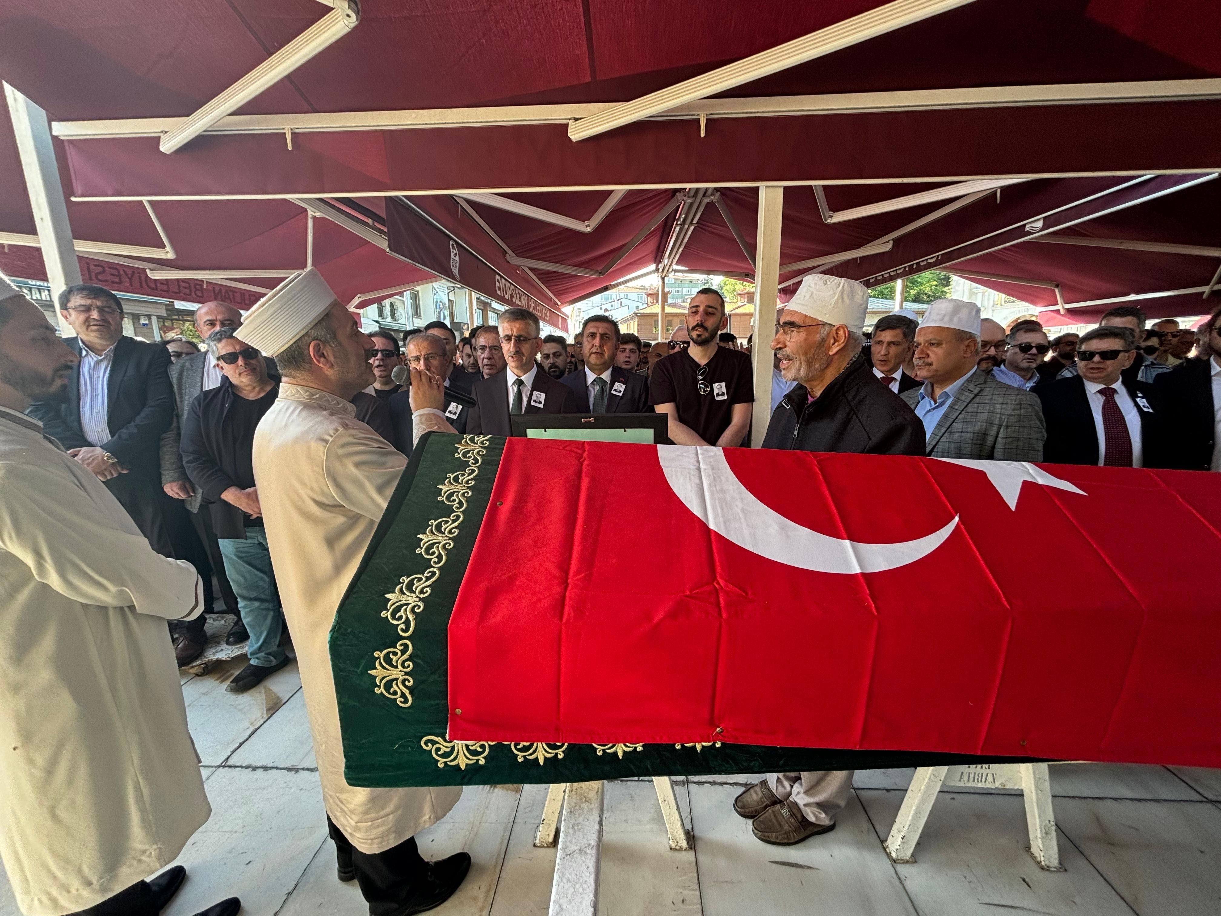 Öğrencisi tarafından öldürülen okul müdürü son yolculuğuna uğurlandı - 2. Resim