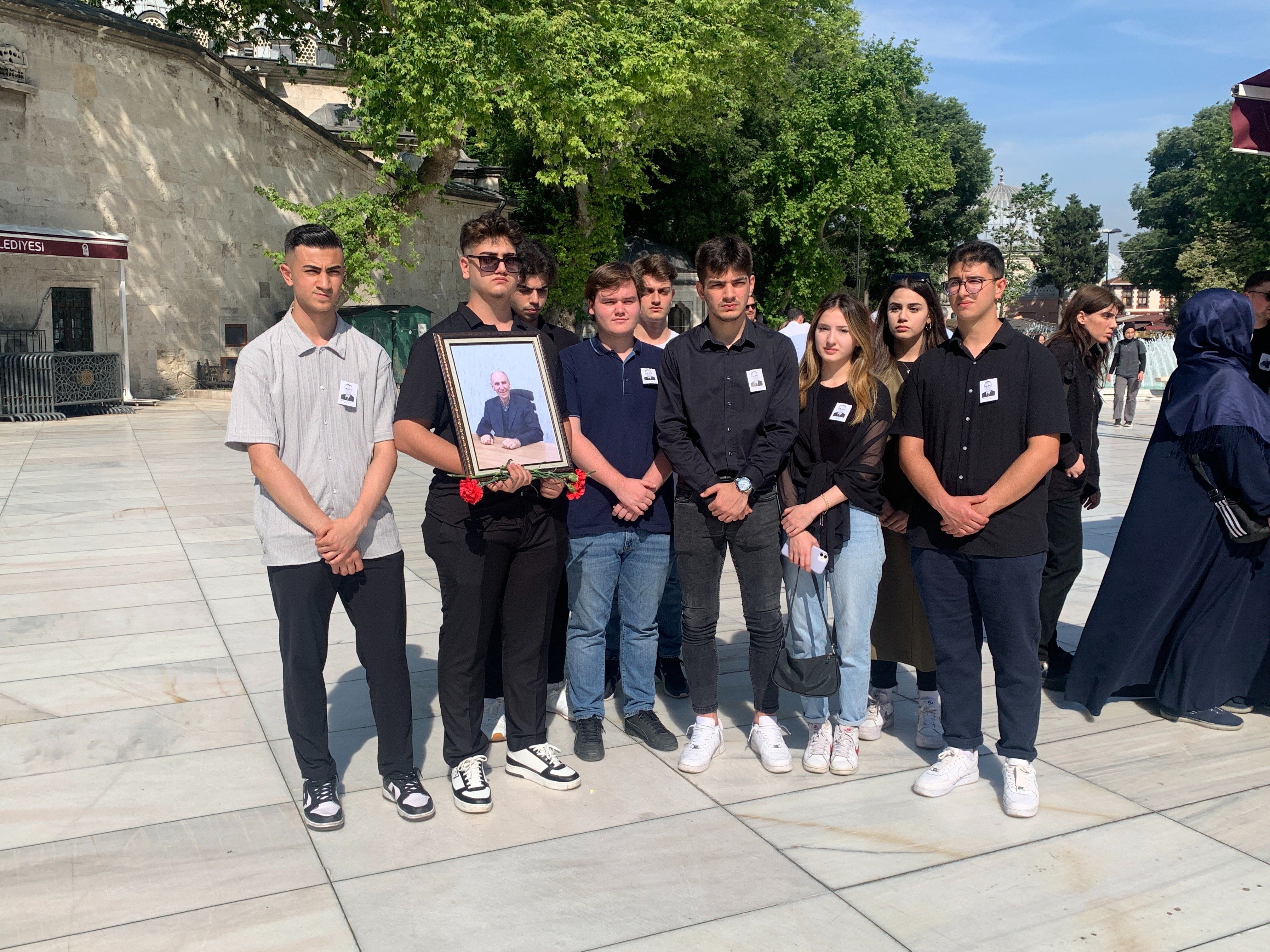 Öğrencisi tarafından öldürülen okul müdürü son yolculuğuna uğurlandı - 1. Resim