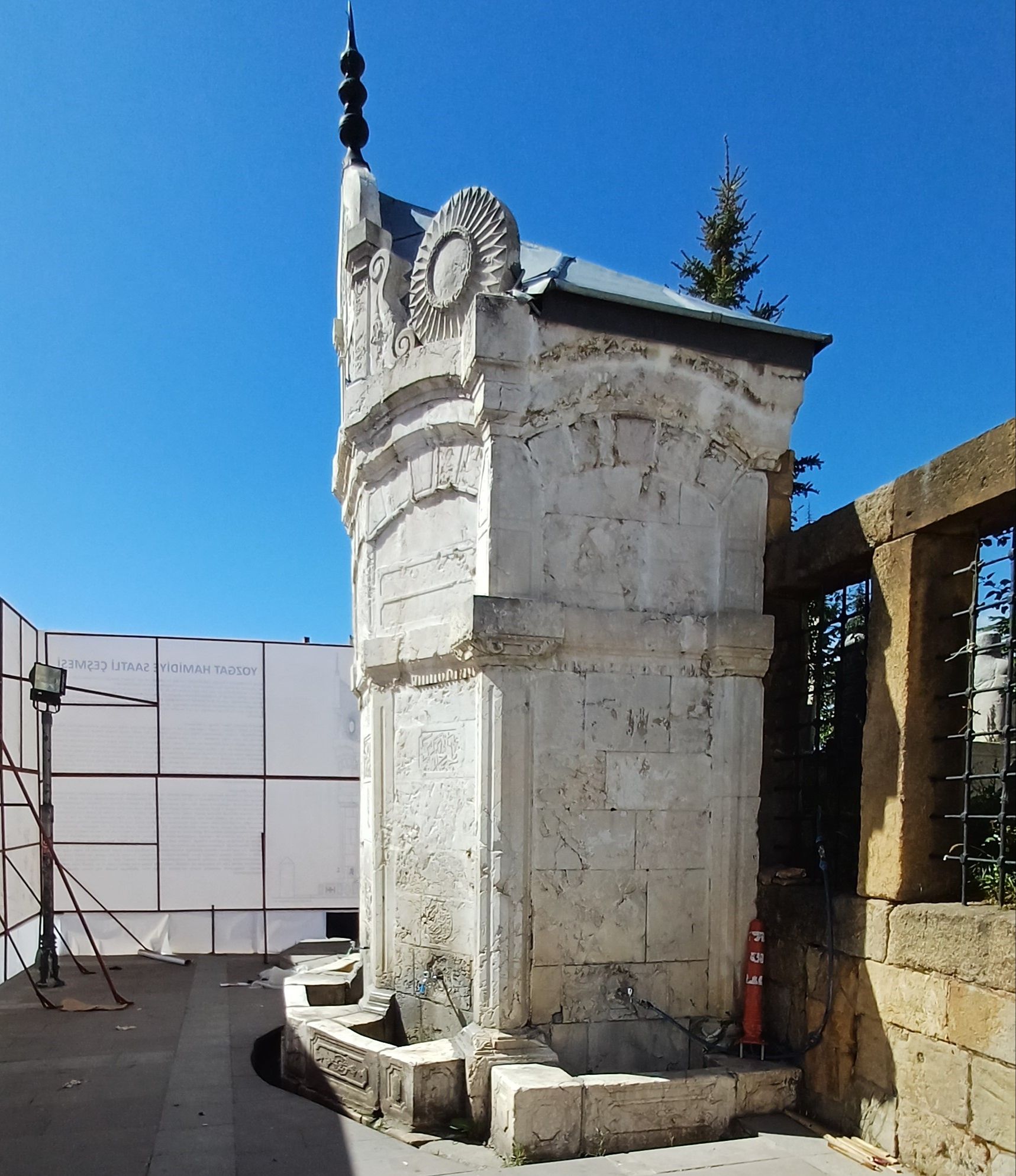 Sultan Abdülhamid'in yadigarından sevindiren haber! Hamidiye Saatli Çeşmesi restore ediliyor Sultan Abdülhamid'in yadigarından sevindiren haber! Hamidiye Saatli Çeşmesi restore ediliyor - 3. Resim