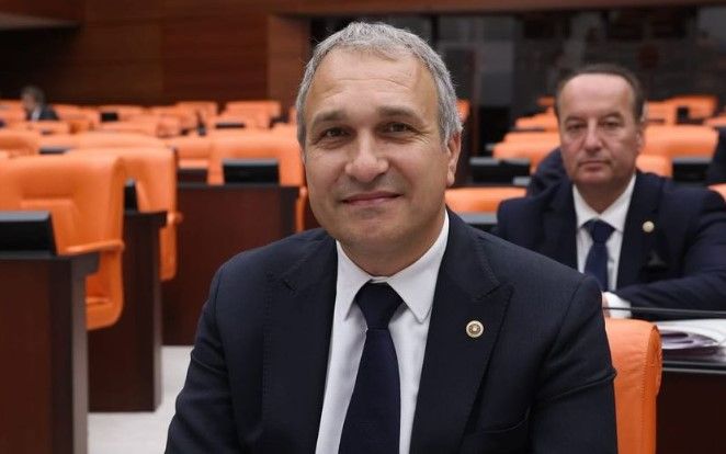 Canlı yayın konuğu Suat Özçağdaş'ın hayatı ve biyografisi Canlı yayın konuğu Suat Özçağdaş'ın hayatı ve biyografisi - 1. Resim