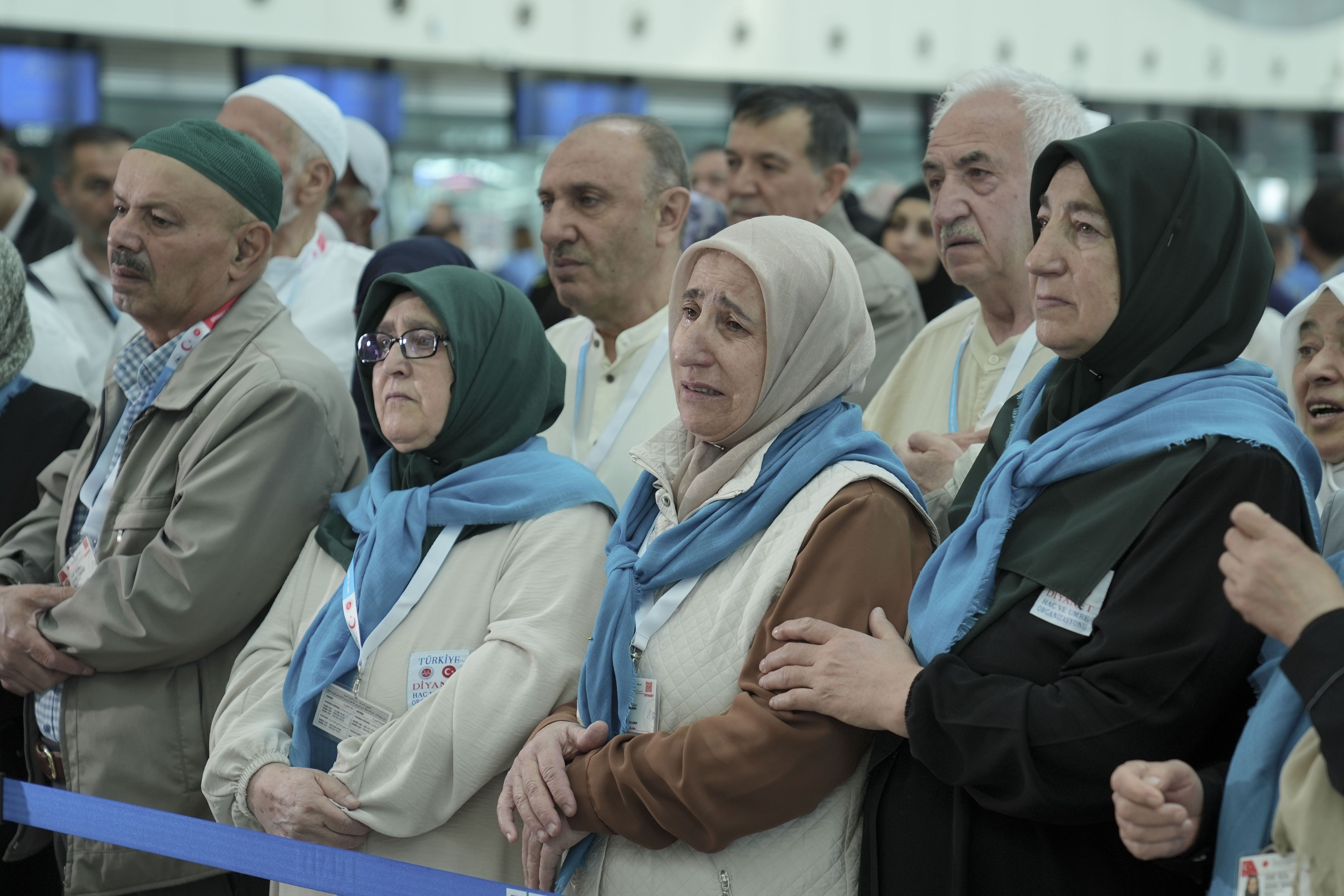 İlk hac kafileleri uğurlandı! Dualarla yola çıktılar - 2. Resim