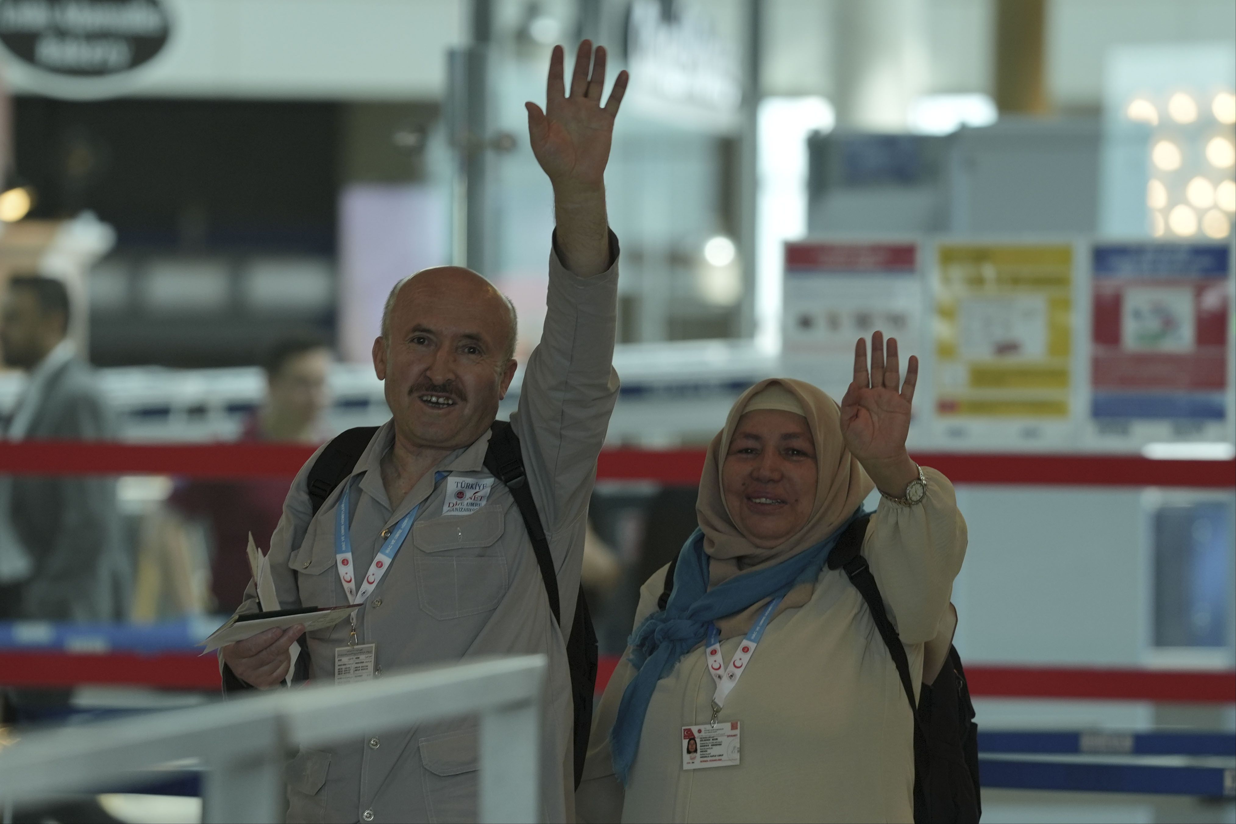 İlk hac kafileleri uğurlandı! Dualarla yola çıktılar - 4. Resim