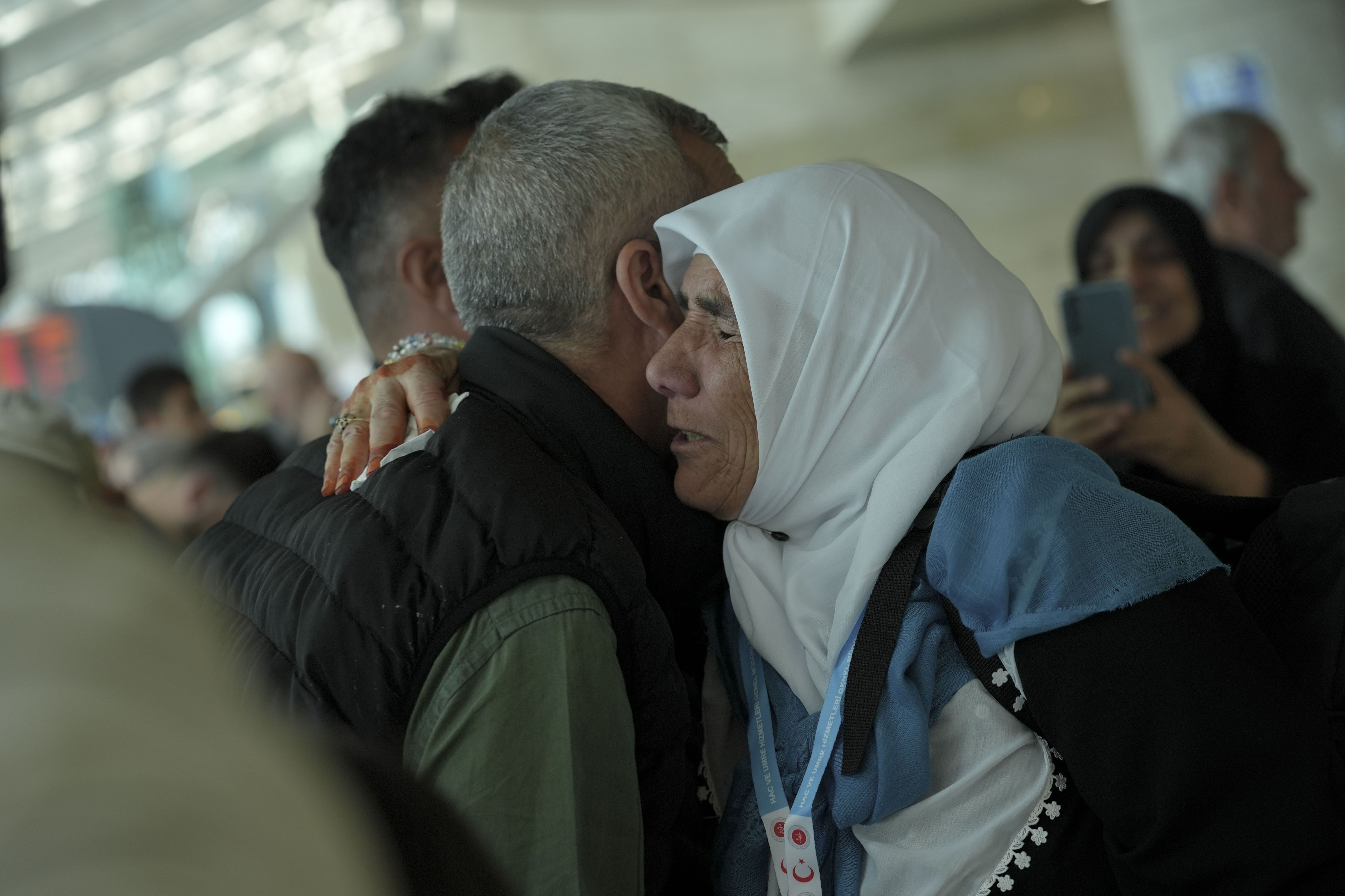 İlk hac kafileleri uğurlandı! Dualarla yola çıktılar - 5. Resim