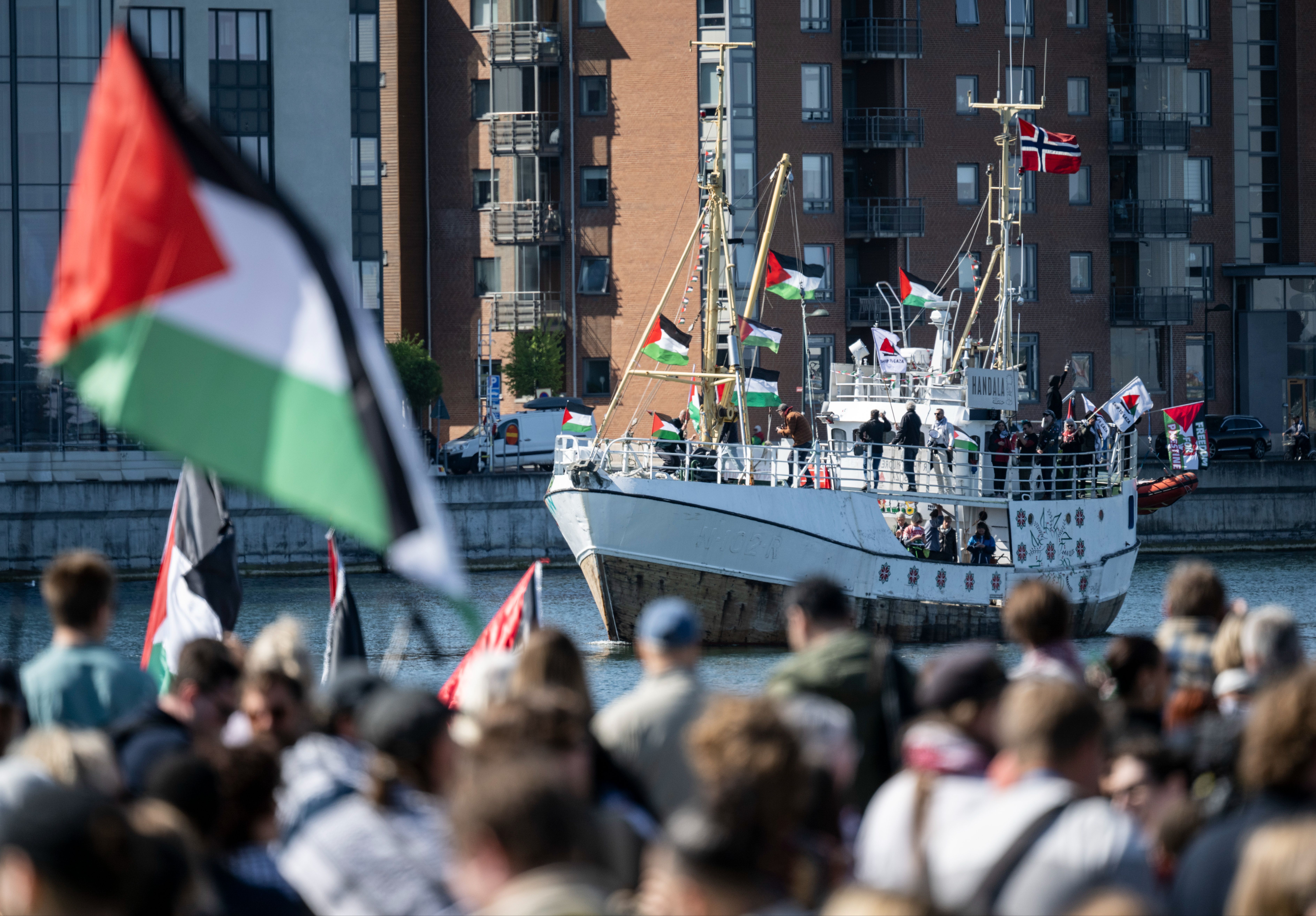 İsrail'in sahneye çıkması Eurovision'u karıştırdı! Protestolar şarkıyı gölgede bıraktı İsrail'in sahneye çıkması  Eurovision'u karıştırdı! Protestolar şarkıyı gölgede bıraktı - 1. Resim