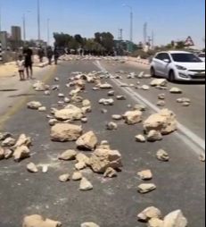 Siyonist Yahudiler Gazze'ye giden yollara zarar verdi! İnsani yardıma 'taş' koydular - 1. Resim