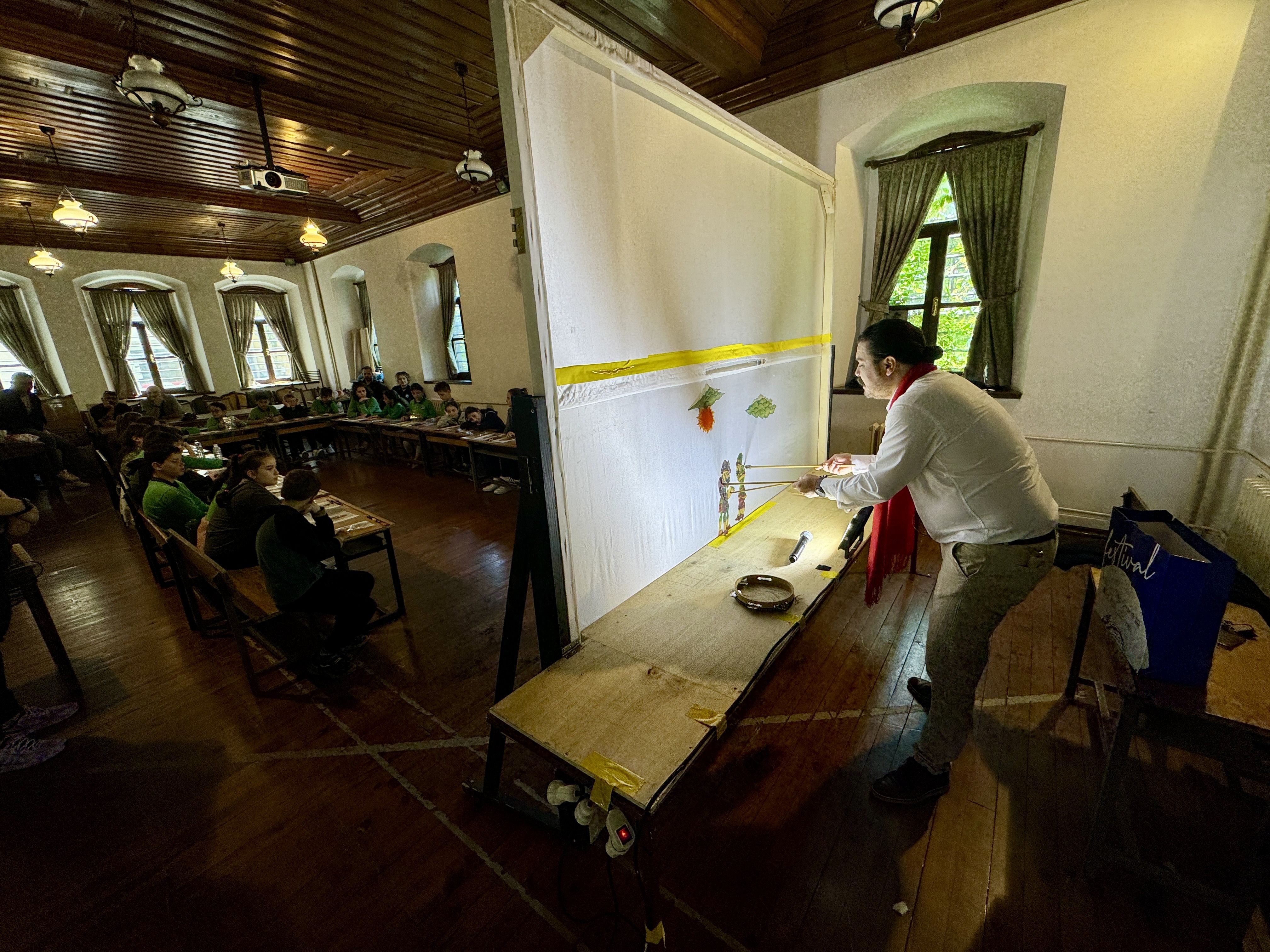 Trabzon Tiyatro Festivali'nde Karagöz atölyesi ilgi çekti Trabzon tiyatro festivalinde Karagöz atölyesi ilgi çekti - 2. Resim