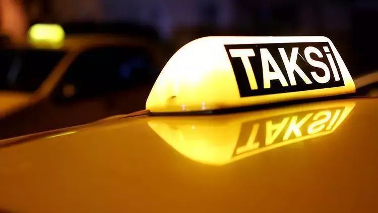 Havalimanında dövizde tefeci tarifesi! Tezgahı kurmuşlar, 1.000 avroda 10 bin lira fark çıkıyor Havalimanında dövizde tefeci tarifesi! Tezgahı kurmuşlar, 1.000 avroda 10 bin lira fark çıkıyor - 2. Resim