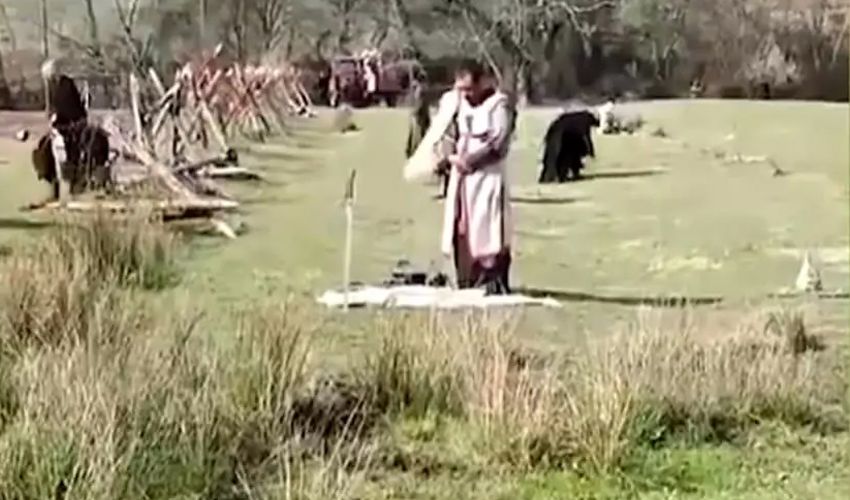 Kuruluş Osman setindeki Bizans askerinin namaz görüntüleri gündem oldu! Görenler yorum üstüne yorum yaptı - 1. Resim