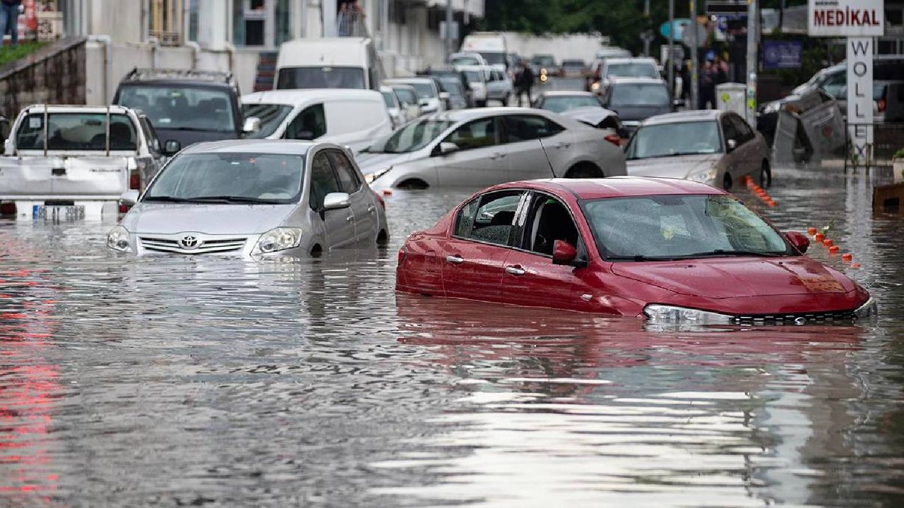 Meteoroloji, 26 kent için uyarı yayınladı! Fırtına ve sağanak alarmı | Türkiye  Gazetesi