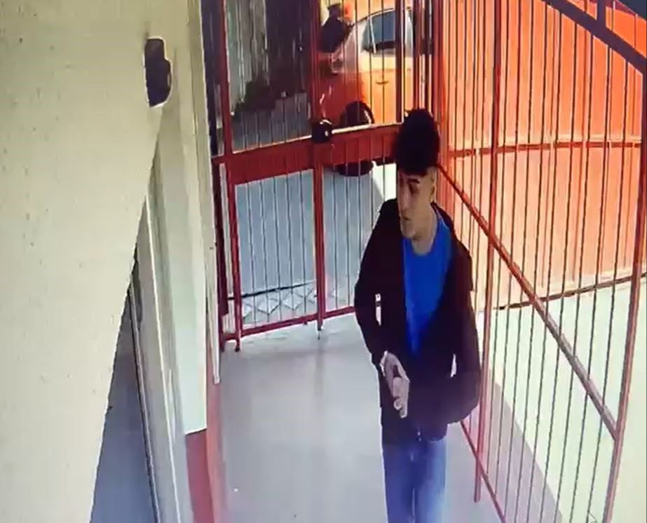 Öğrencisi tarafından öldürülen okul müdürünün son görüntüleri ortaya çıktı Öğrencisi tarafından öldürülen okul müdürünün son görüntüleri ortaya çıktı - 1. Resim