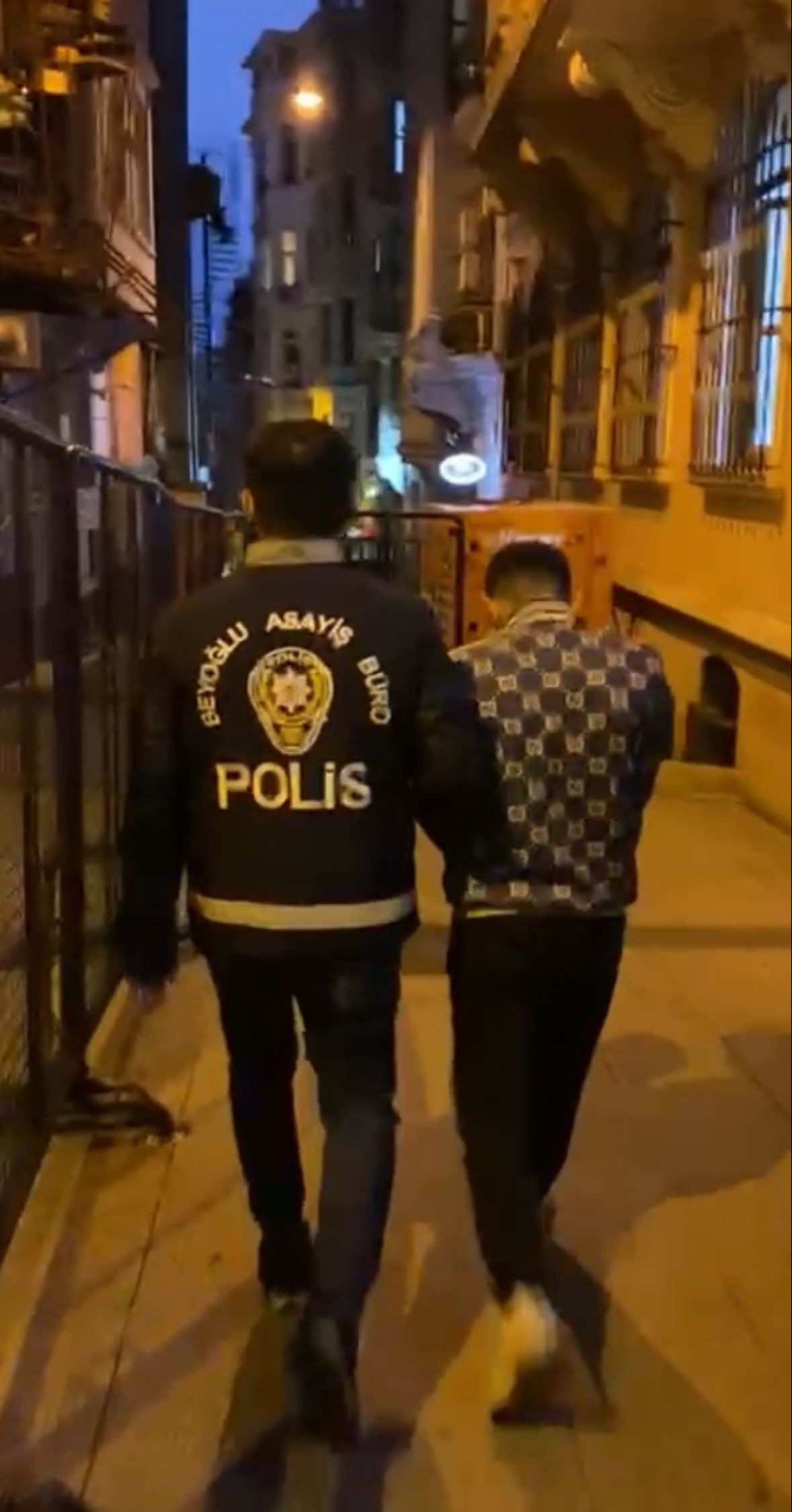 16 yaşındaki çocuk akranını vurdu! Sebebi pes dedirtti - 1. Resim