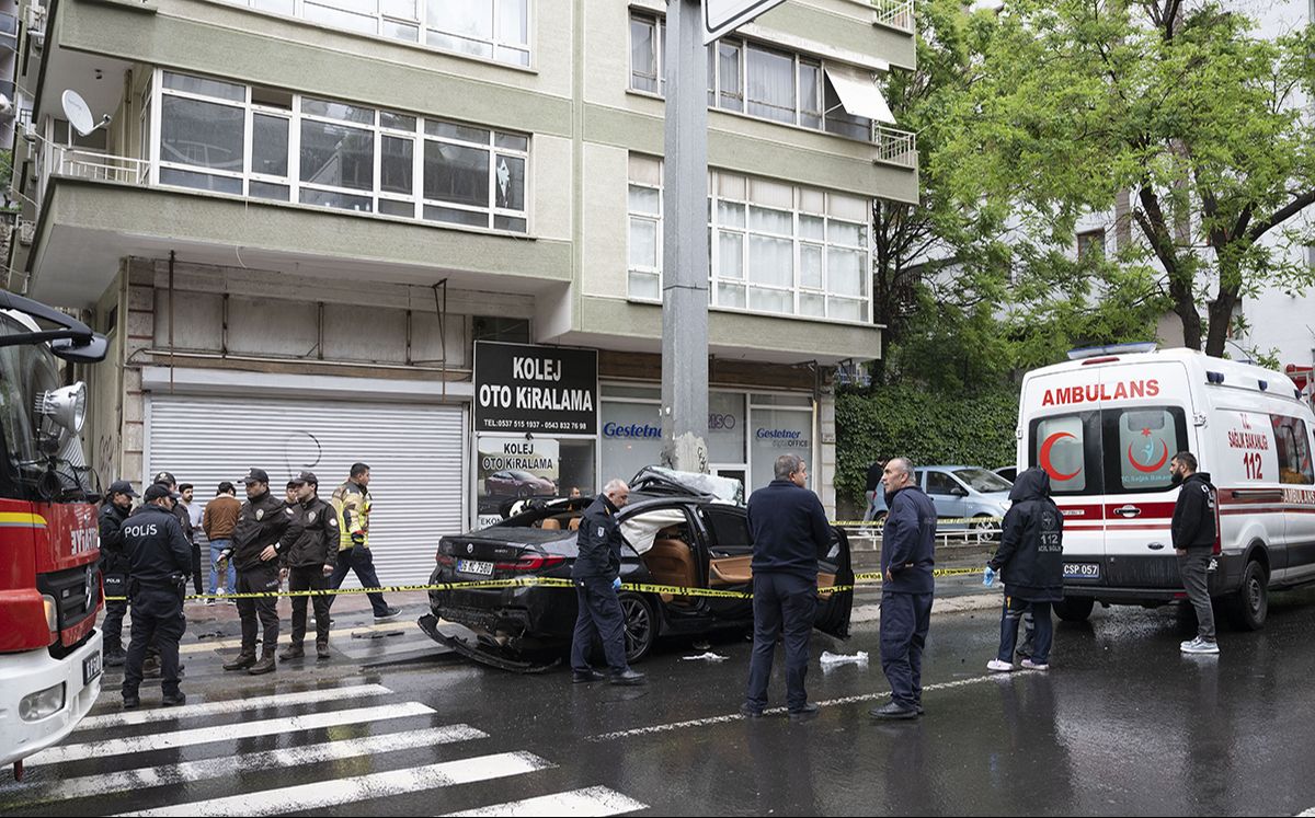 Ankara'da can pazarı! Kaza yaptıkları araçta sıkıştılar, ölü ve yaralılar var Ankara'da can pazarı! Kaza yaptıkları araçta sıkıştılar, ölü ve yaralılar var - 3. Resim