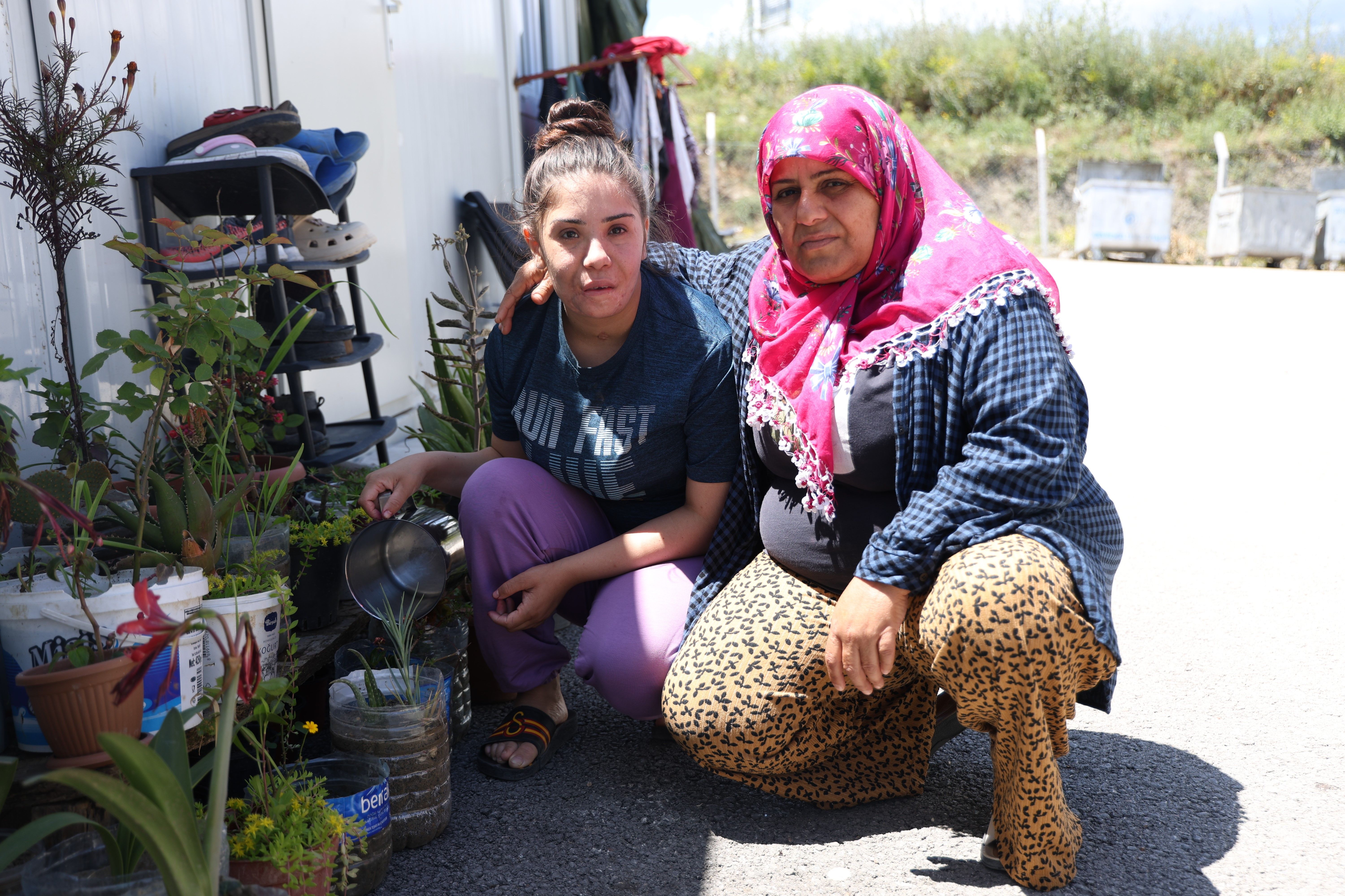 Depremde çenesi kopan genç kızdan acı yakarış: Anne, sana anne demeyi özledim... Depremde çenesi kopan genç kızdan acı sözler: Anne, sana anne demeyi özledim... - 3. Resim
