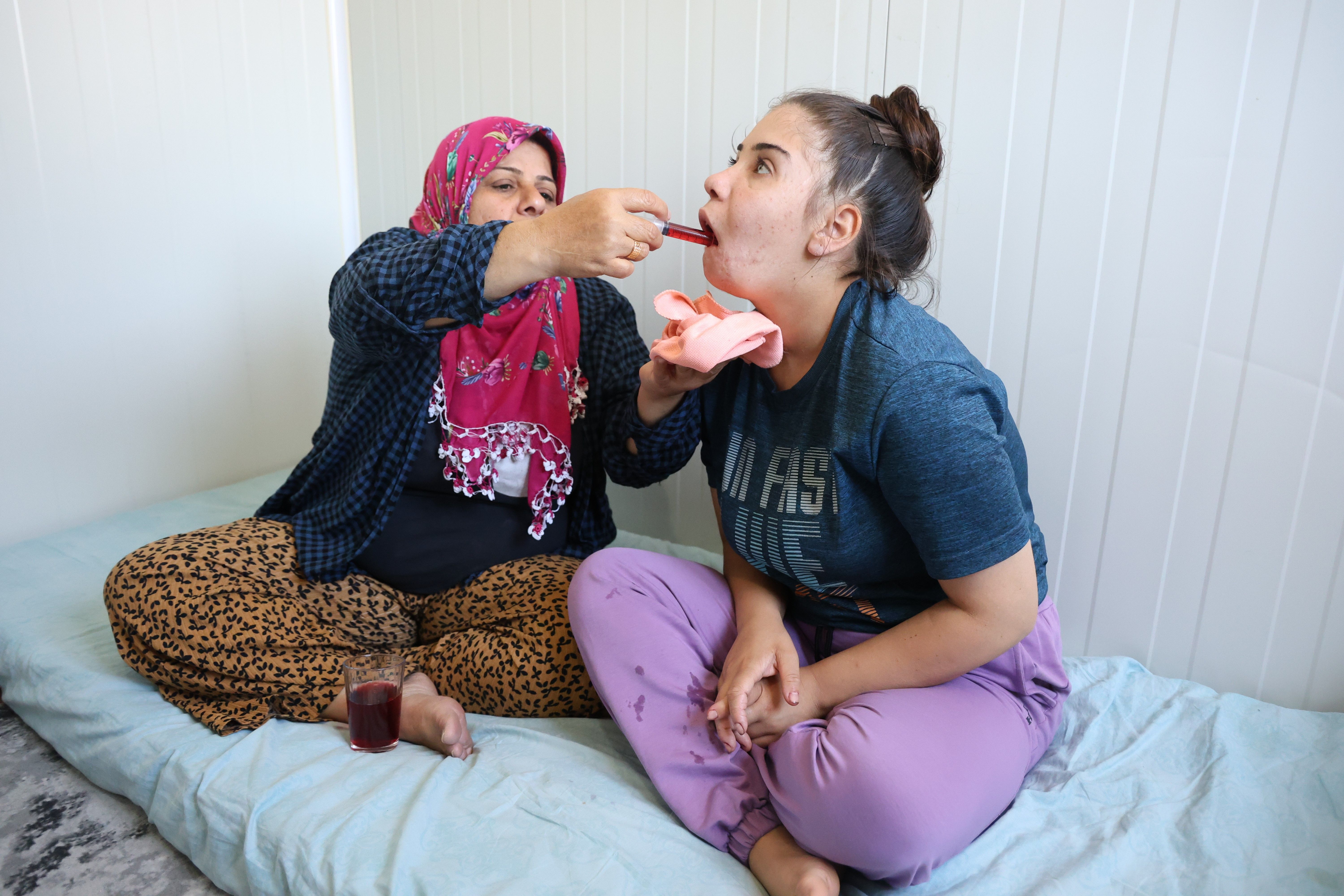 Depremde çenesi kopan genç kızdan acı yakarış: Anne, sana anne demeyi özledim... Depremde çenesi kopan genç kızdan acı sözler: Anne, sana anne demeyi özledim... - 1. Resim