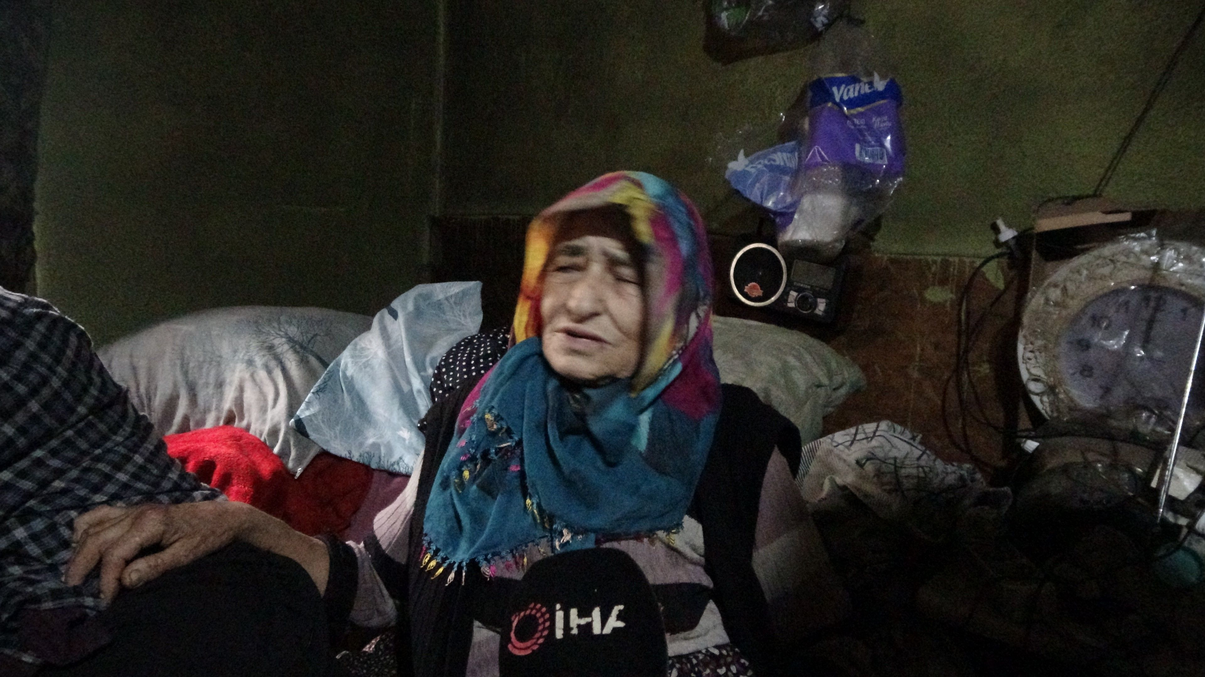 Eşe ninenin zorlukları aşan evlat sevgisi... "40 yıldır uyumadan başında bekliyorum" - 1. Resim