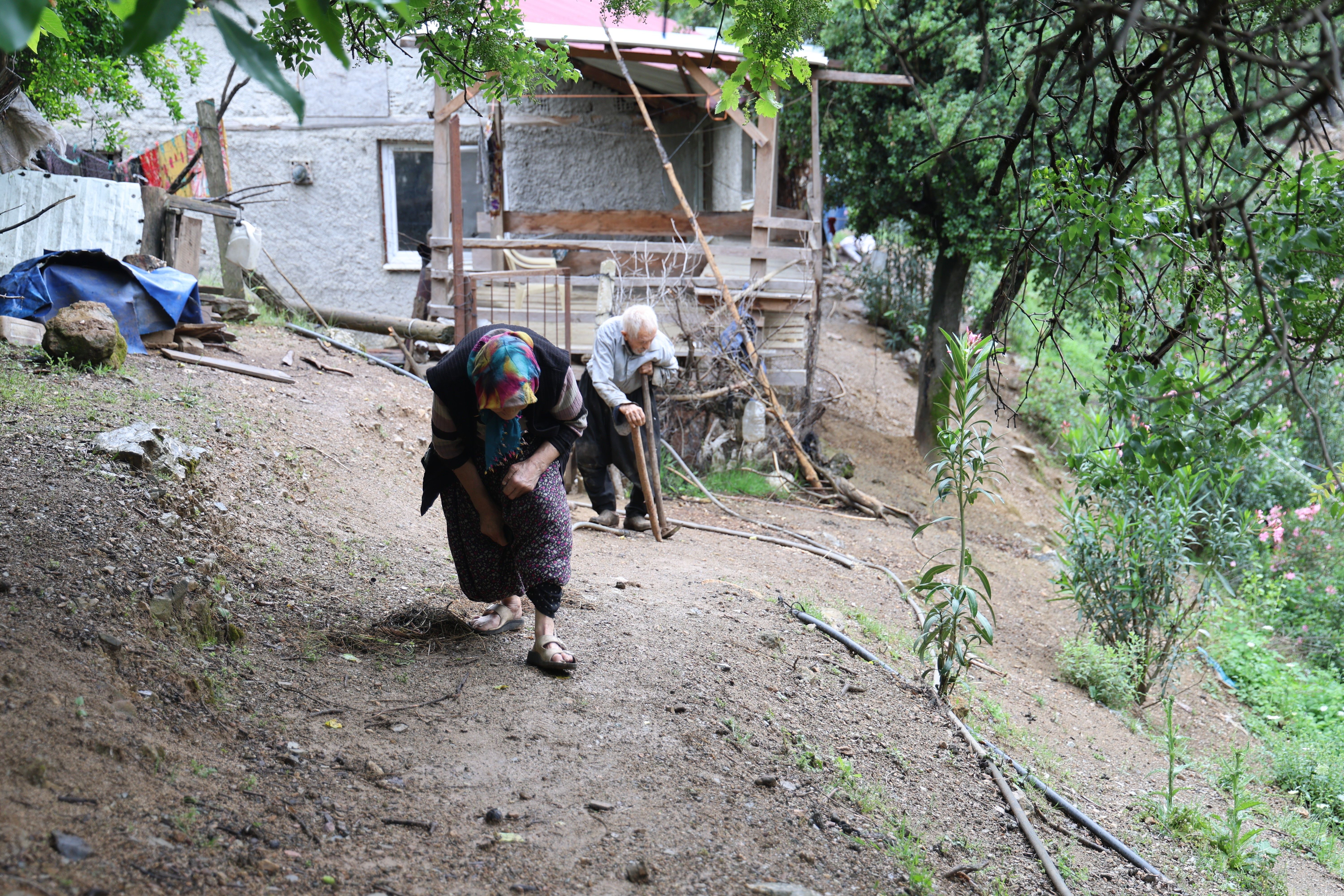 Eşe ninenin zorlukları aşan evlat sevgisi... "40 yıldır uyumadan başında bekliyorum" - 3. Resim