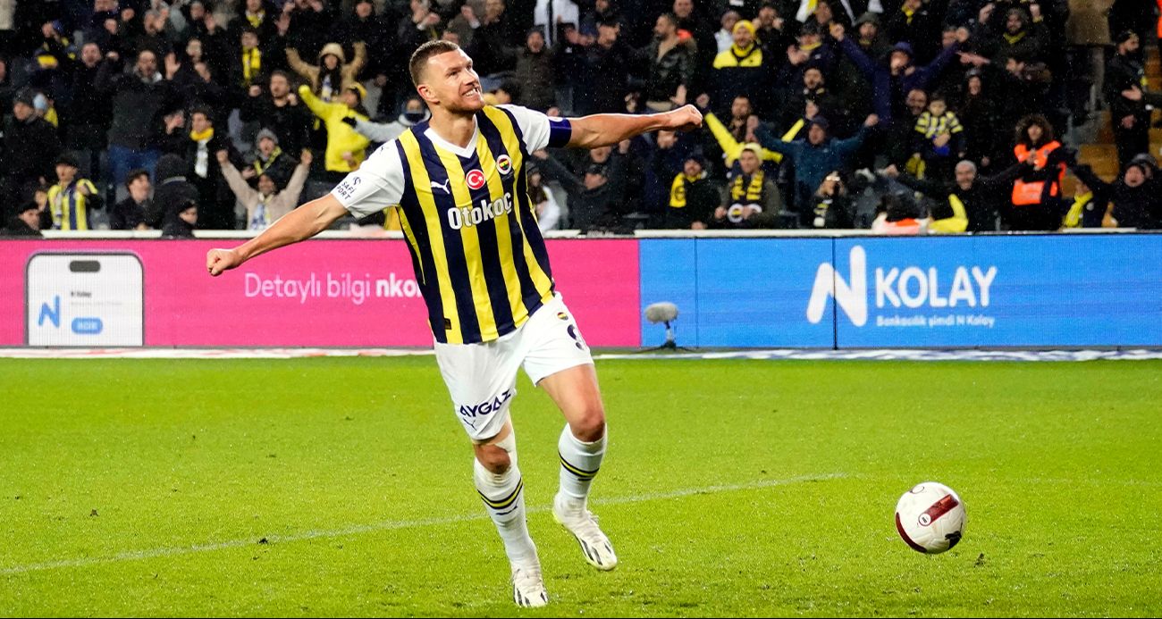 Fenerbahçe'nin yıldız oyuncusu Edin Dzeko bugün kadroda yer almadı Fenerbahçe'nin yıldız oyuncusu Edin Dzeko bugün kadroda yer almadı - 1. Resim