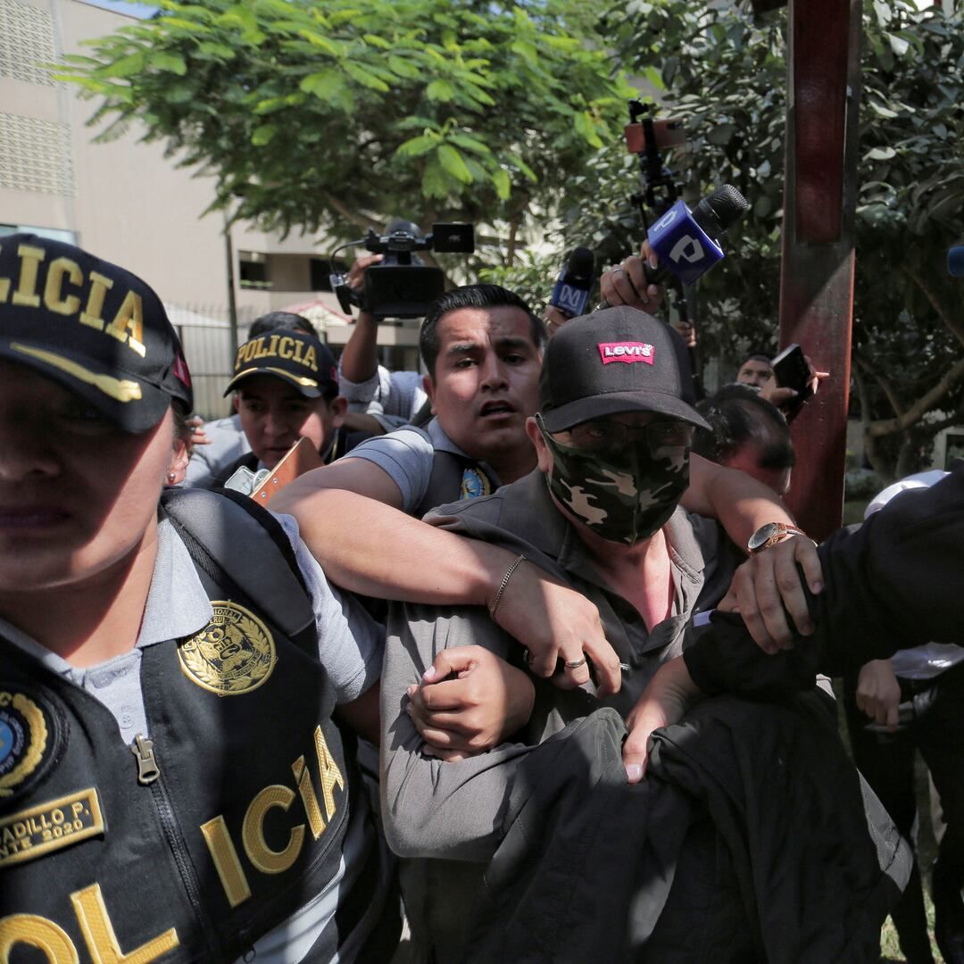 Peru'da Devlet Başkanı'na soruşturma... Kardeşini soruşturan polis birimini feshetmişti! - 1. Resim