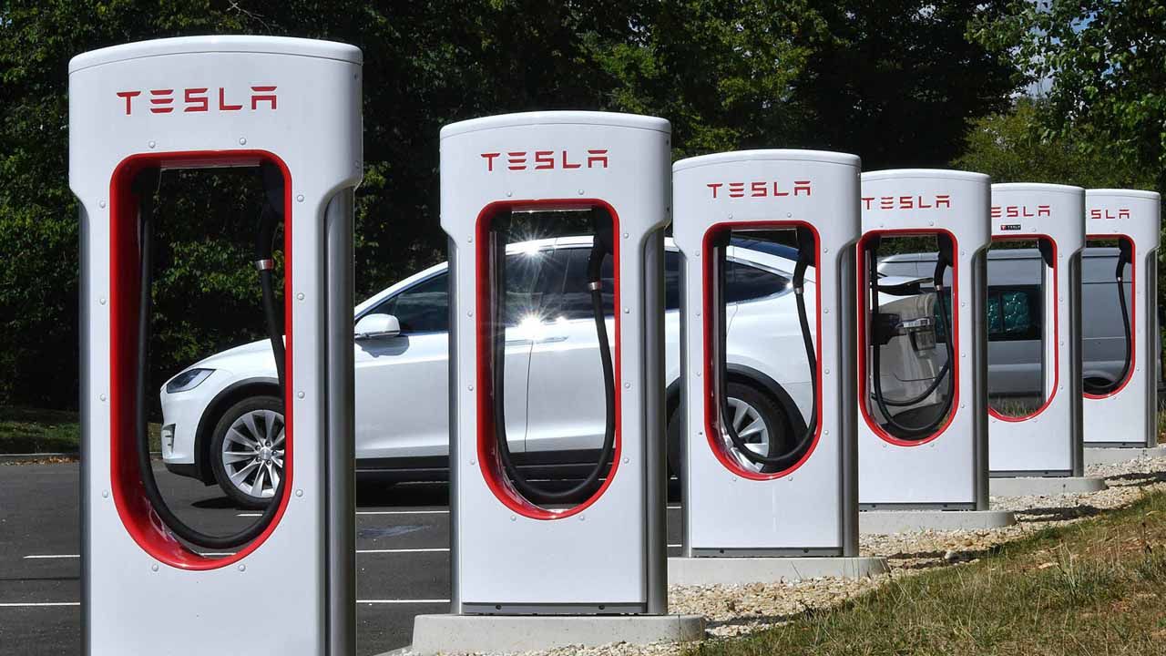 Tesla, sarj istasyonu yatırımlarına tekrar başlıyor! Milyon dolarlık yatırım açıklandı. - 1. Resim