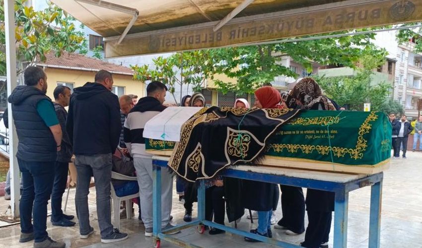 9 yaşındaki Miraç kaza kurşunu ile can verdi! Sünnet peleriniyle uğurlandı 9 yaşındaki Miraç kaza kurşunu ile can verdi! Sünnet peleriniyle uğurlandı - 2. Resim