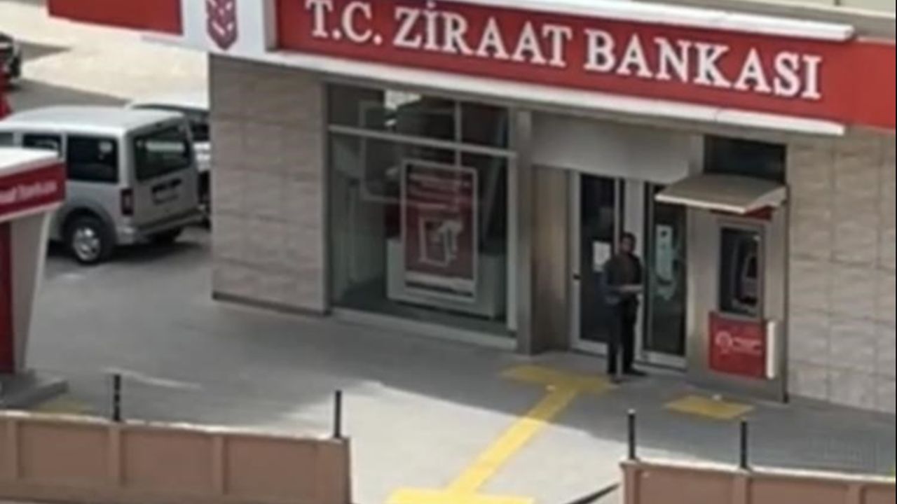 Adana&#039;da fıkra gibi banka soygunu girişimi: Savunması şoke etti