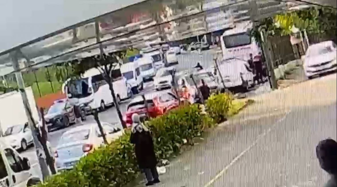 Asker kaçakları polislere saldırdı! Ortalığı savaş alanına çevirdiler - 1. Resim