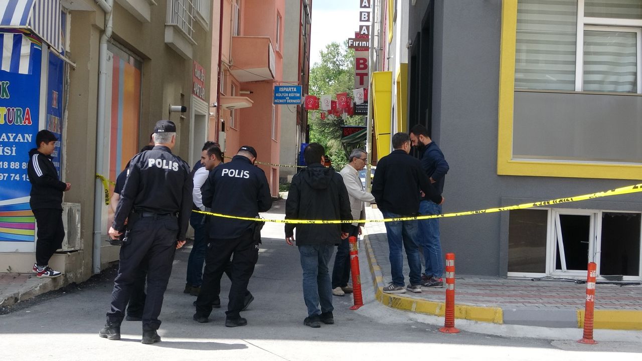 Işığı kapatır kapatmaz... Duyanlar deprem sanıp kendini dışarı attı Işığı kapatır kapatmaz... Duyanlar deprem sanıp kendini dışarı attı - 2. Resim