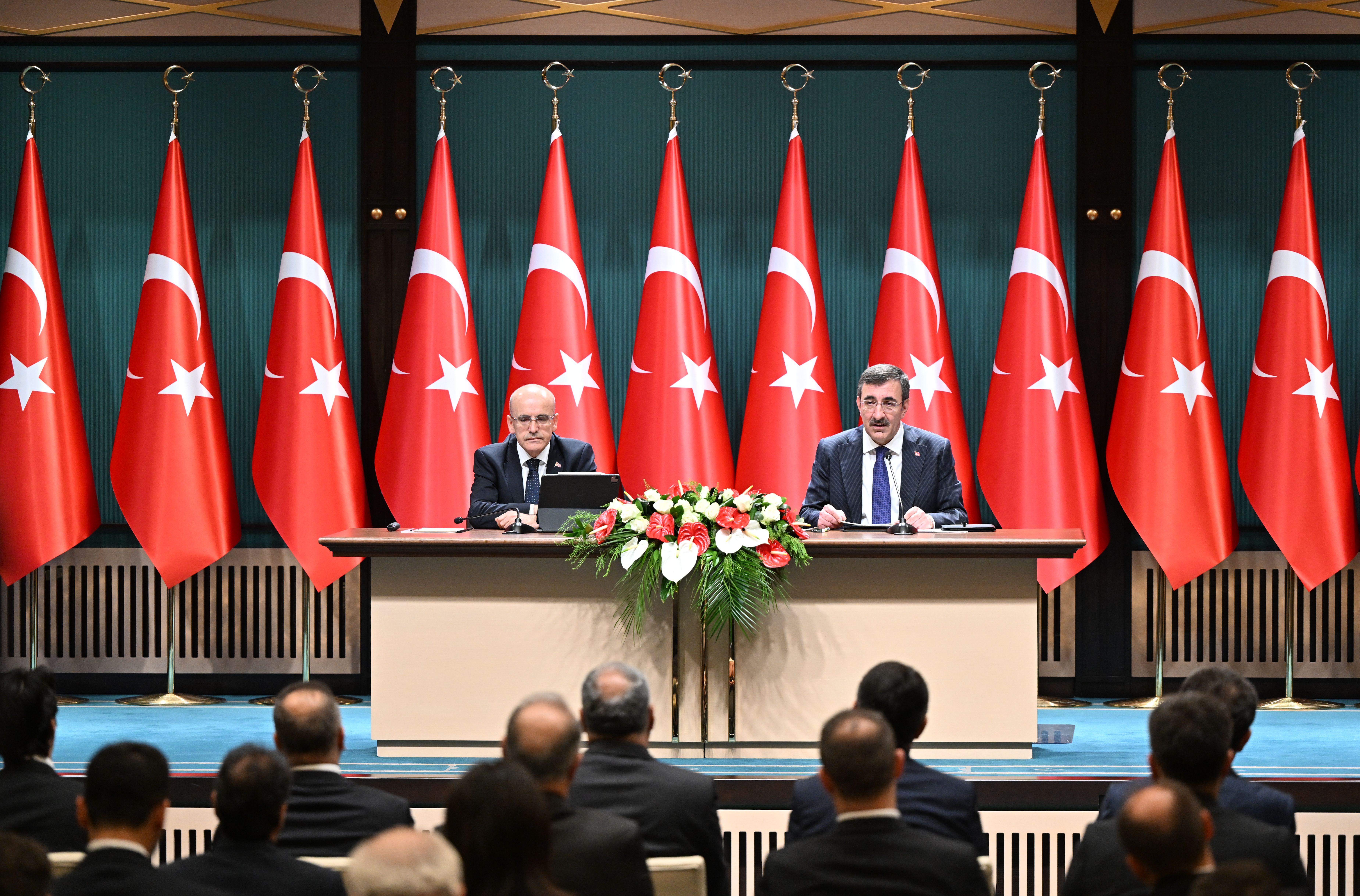 Kamuda tasarruf tedbirlerinde araç detayı! Yabancı otomobiller yasak, servisler kaldırılıyor Kamuda tasarruf tedbirlerinde araç detayı! Yabancı otomobiller yasak, servisler kaldırılıyor - 1. Resim