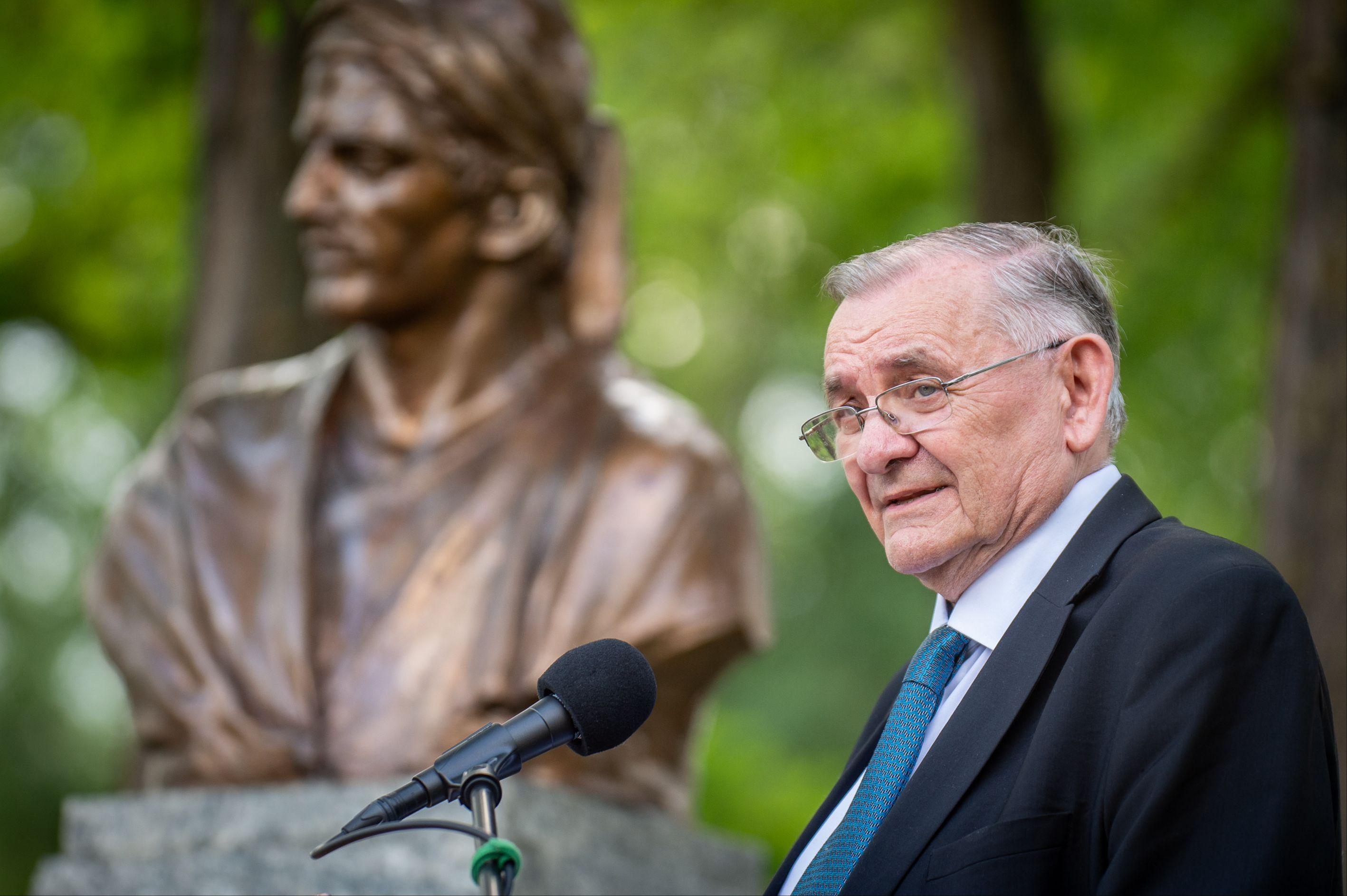 Tasavvuf ehlinin heykeli yapıldı! Yunus Emre Enstitüsü Macaristan'da ünlü şairin büstünü açtı - 1. Resim