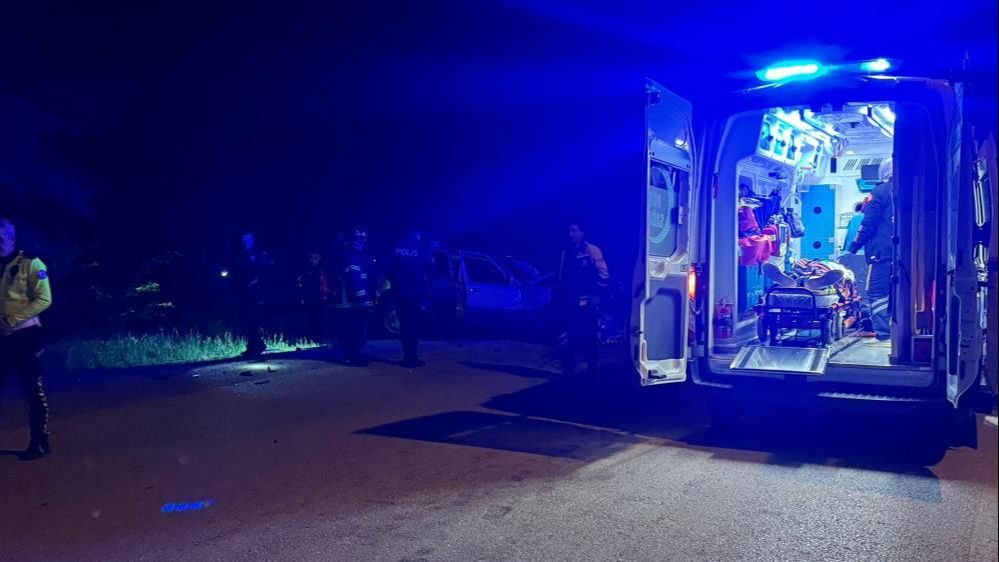 Tokat'ta can pazarı! Arabalar kafa kafaya çarpıştı, çok sayıda yaralı var Tokat'ta can pazarı! Arabalar kafa kafaya çarpıştı, çok sayıda yaralı var - 2. Resim