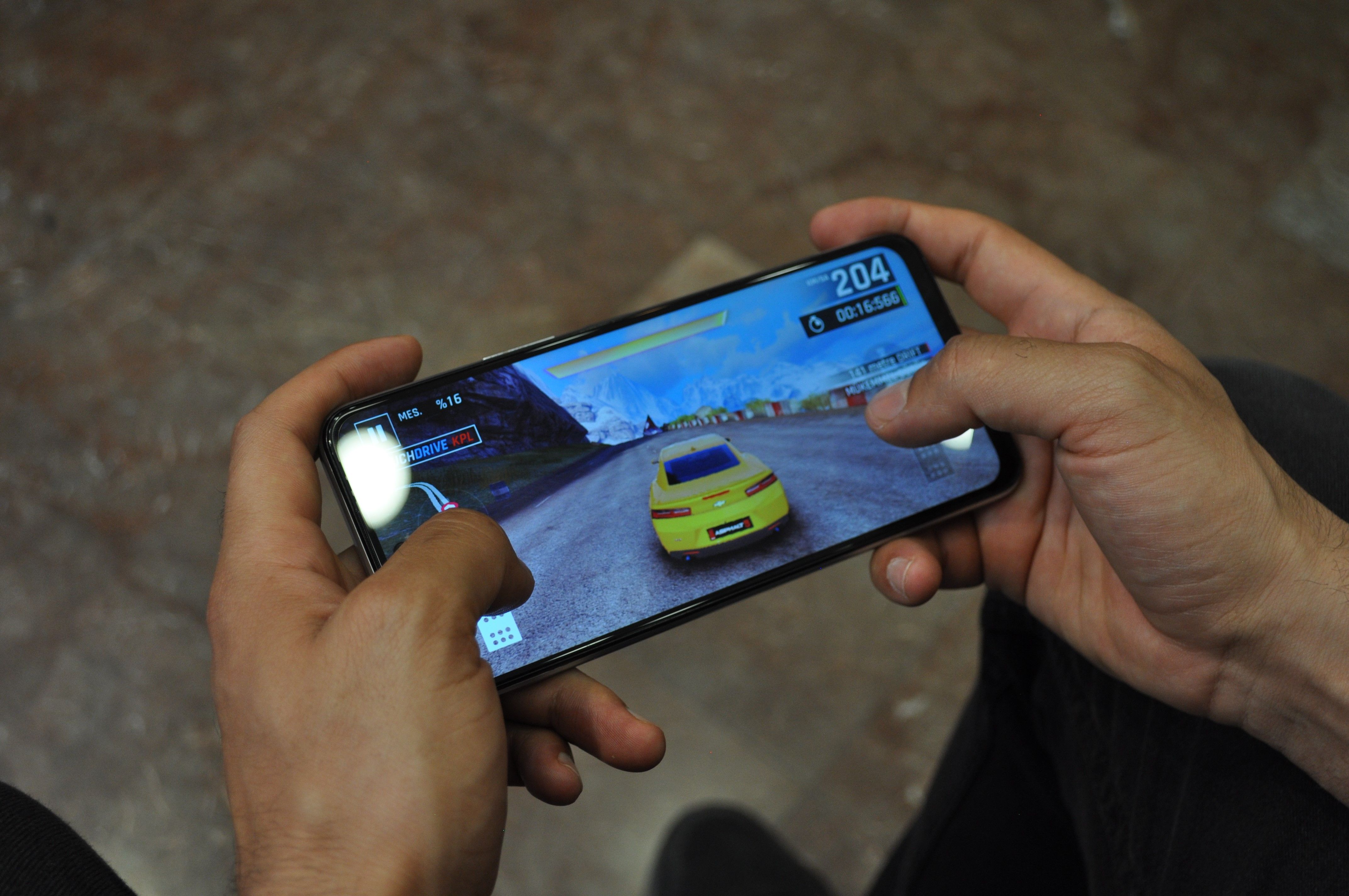 Vatandaşlar telefon alırken en çok nelere dikkat ettiği belli oldu! Vatandaşlar telefon alırken en çok nelere dikkat ettiği belli oldu! - 2. Resim