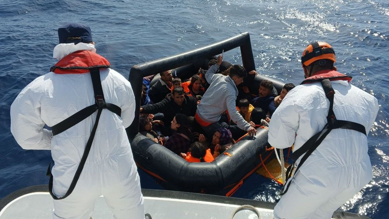 Yunanistan geri itti, göçmenler ölümle burun buruna kaldı
