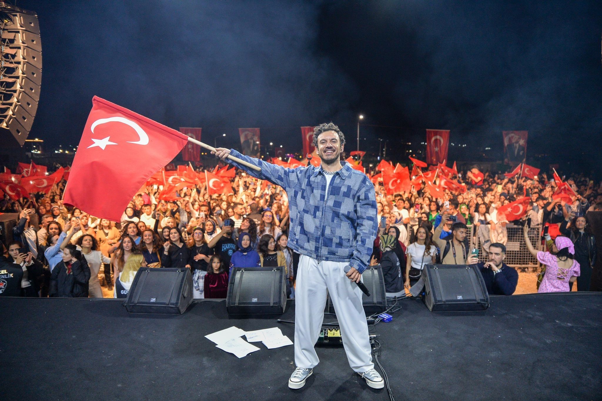 Adıyaman'da deprem sonrası ilk konser! Adıyaman'da deprem sonrası ilk konser! - 1. Resim