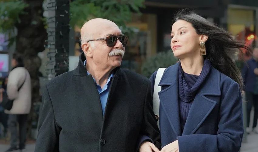 Beyin kanaması geçiren Settar Tanrıöğen, aylar sonra ilk kez görüntülendi Beyin kanaması geçiren Settar Tanrıöğen, aylar sonra ilk kez görüntülendi - 1. Resim