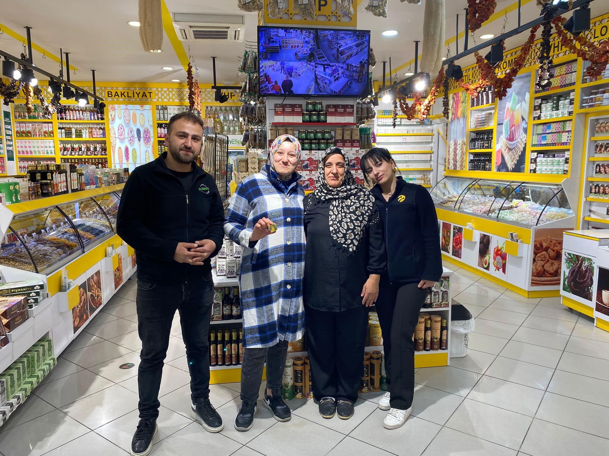 Bir altının peşinde... Sokakta kaybetti, sosyal medyada buldu Bir altının peşinde... Sokakta kaybetti, sosyal medyada buldu - 1. Resim