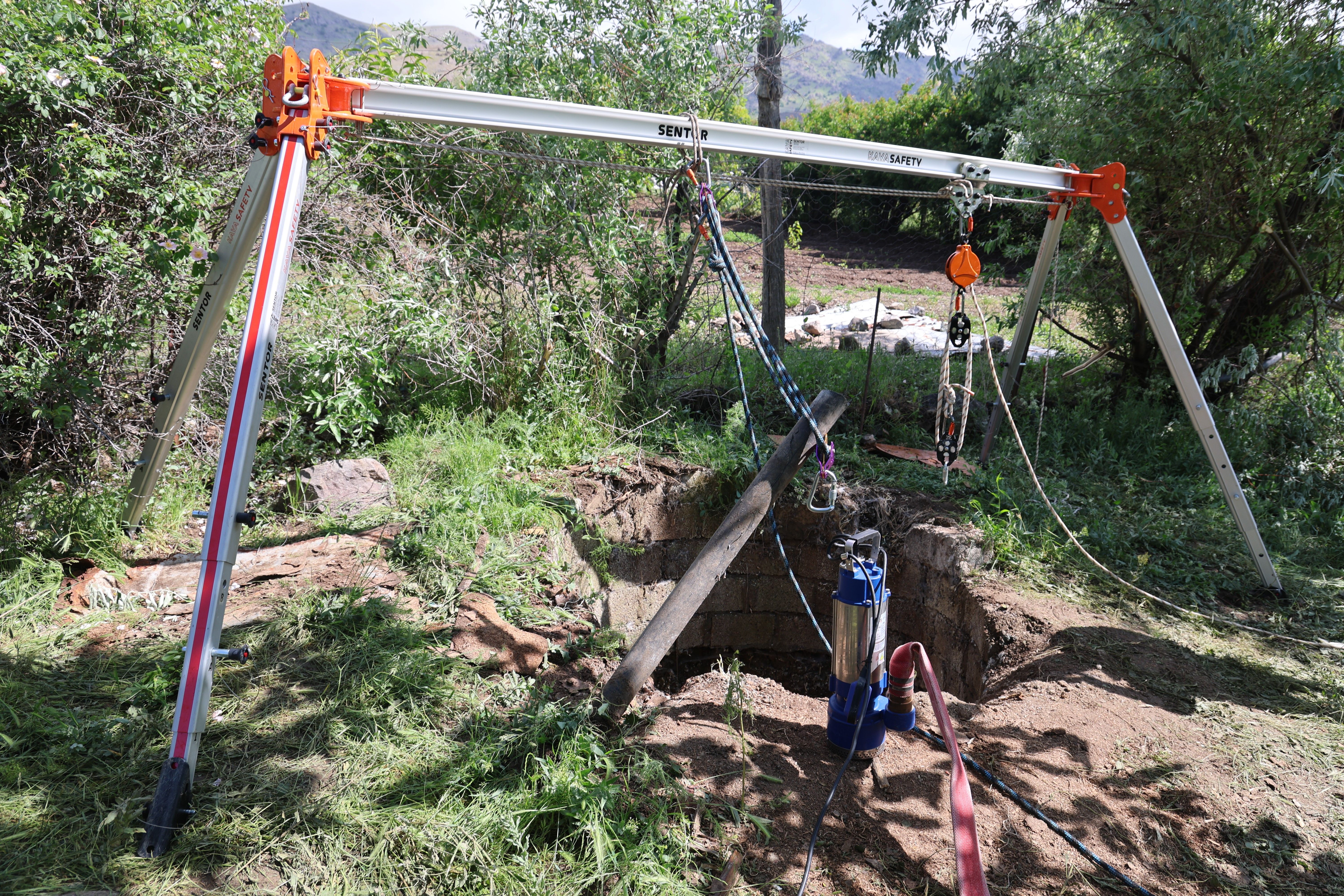 Elazığ'daki kan donduran cinayette yeni gelişme: Ekipler kuyuda delil aradı Elazığ'daki kan donduran cinayette yeni gelişme: Ekipler kuyuda delil aradı - 3. Resim