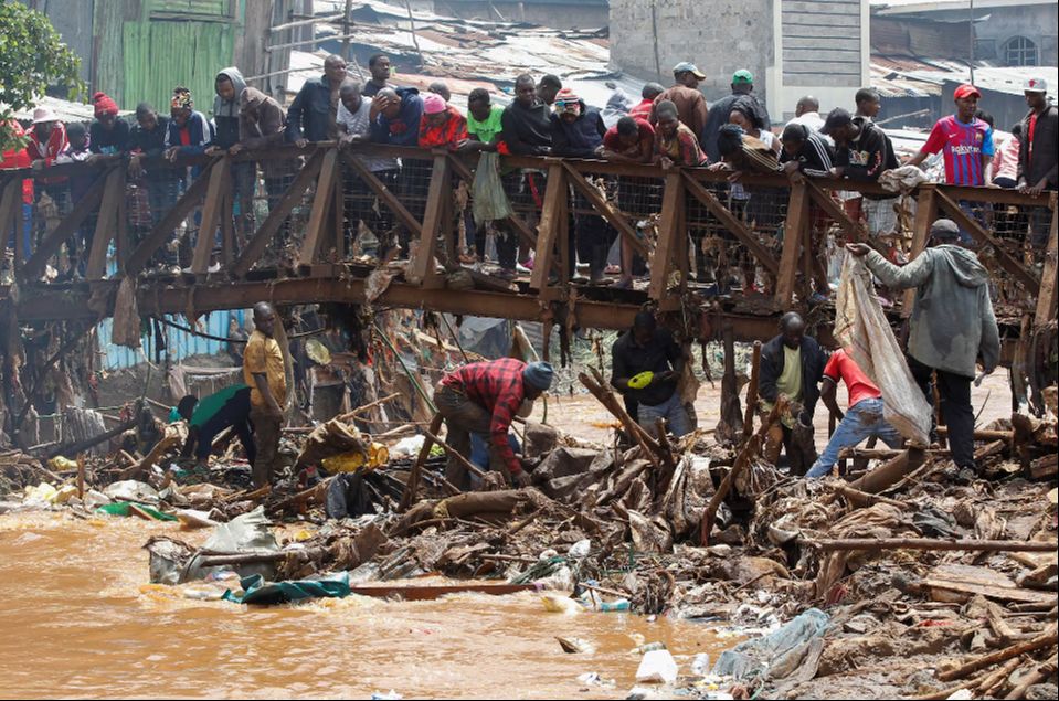 Kenya'daki el felaketinde bilanço ağırlaşıyor: Hayatını kaybedenlerin sayısı 277'ye çıktı! Kenya'daki el felaketinde bilanço ağırlaşıyor: Hayatını kaybedenlerin sayısı 277'ye çıktı! - 1. Resim
