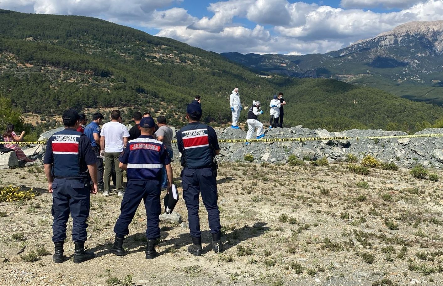 Müge Anlı'da tüyler ürperten anlar! Muhabir canlı yayında kayıp şahsın cesedini buldu - 2. Resim