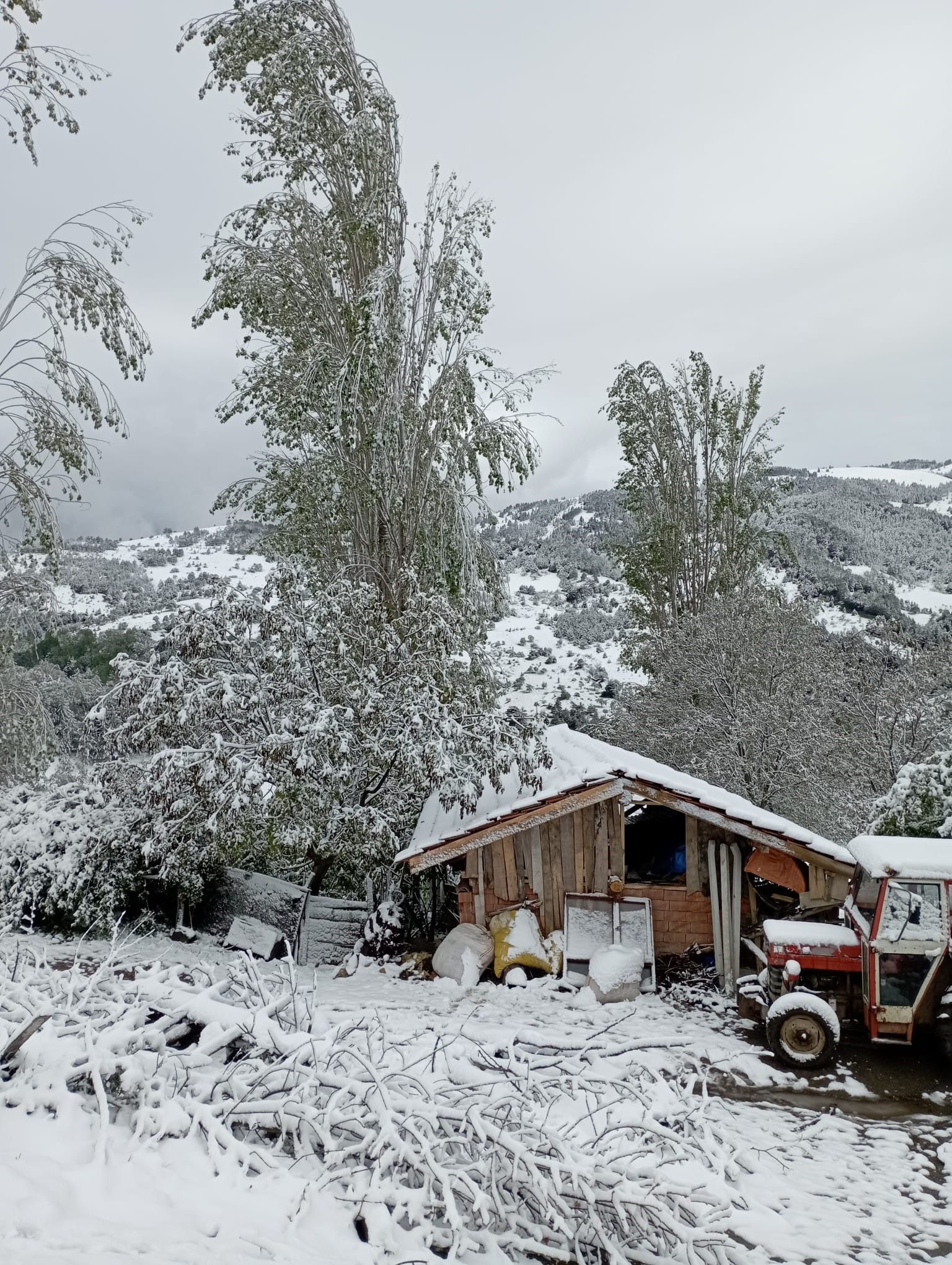 Yazı beklerken kış geldi: Mayıs ayında kar manzaraları! - 4. Resim