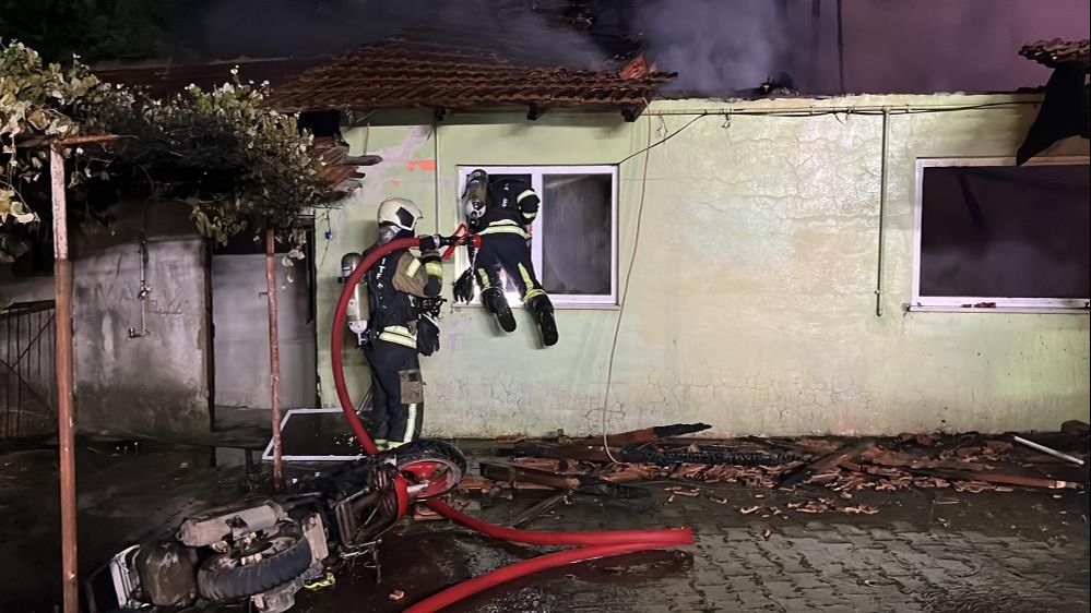 Alkollü adam yaşı annesinin içinde bulunduğu evi yaktı - 4. Resim