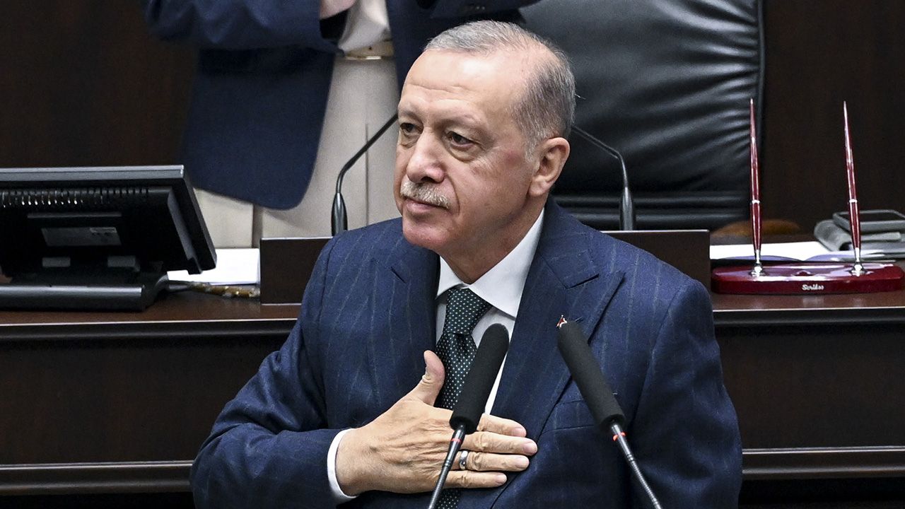 Erdoğan'dan dikkat çeken mesajlar: Kuklayı da kuklacıyı da biliyoruz Erdoğan'dan dikkat çeken mesajlar: Kanunun dışına çıkan kim varsa... - 3. Resim