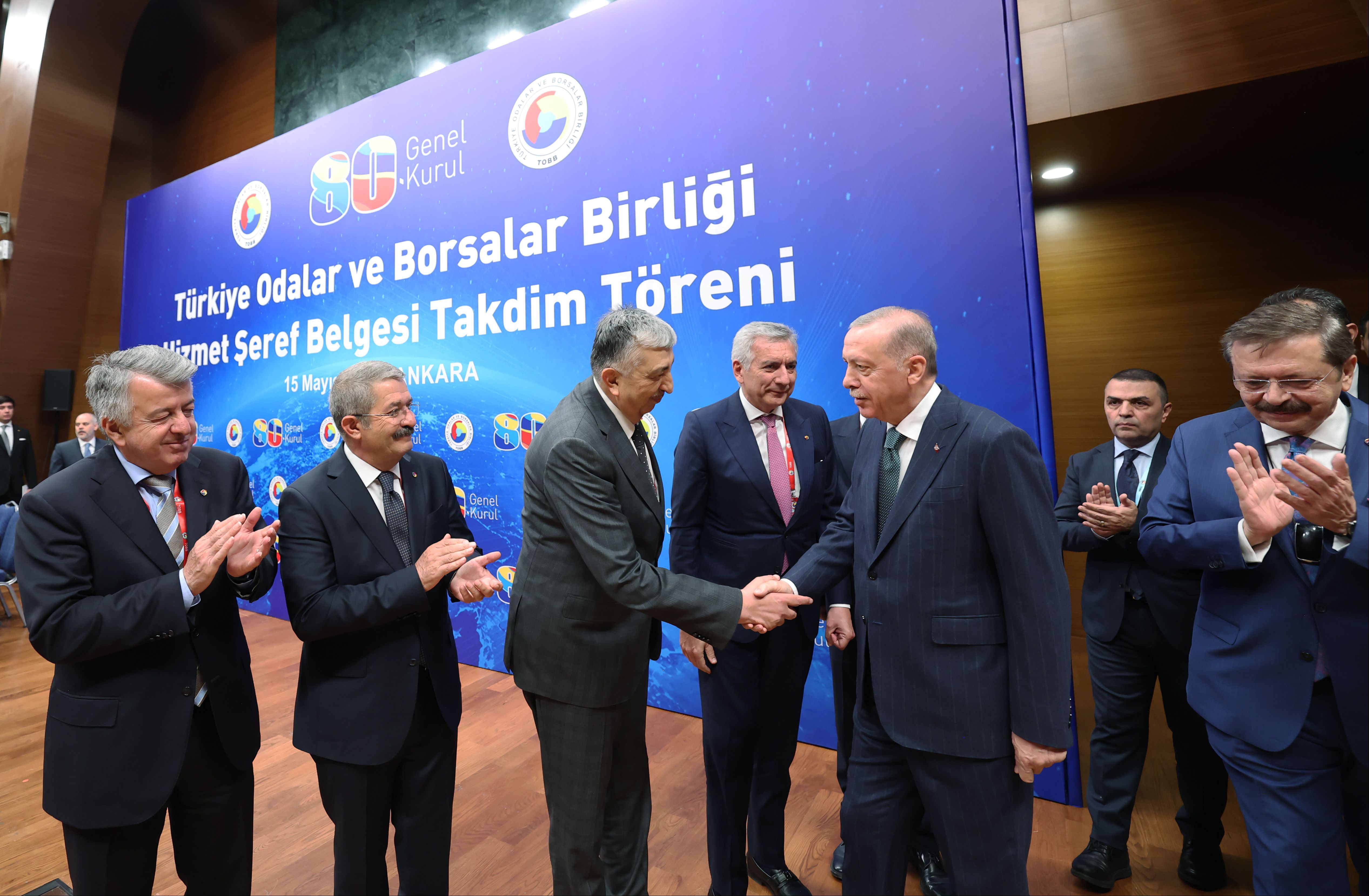 Erdoğan'dan muhalefete 'akraba çiftliği' tepkisi: 'Zıvanadan çıkan kayırma vakaları...' Erdoğan'dan muhalefete 'akraba çiftliği' tepkisi: 'Zıvanadan çıkan kayırma vakaları...' - 1. Resim