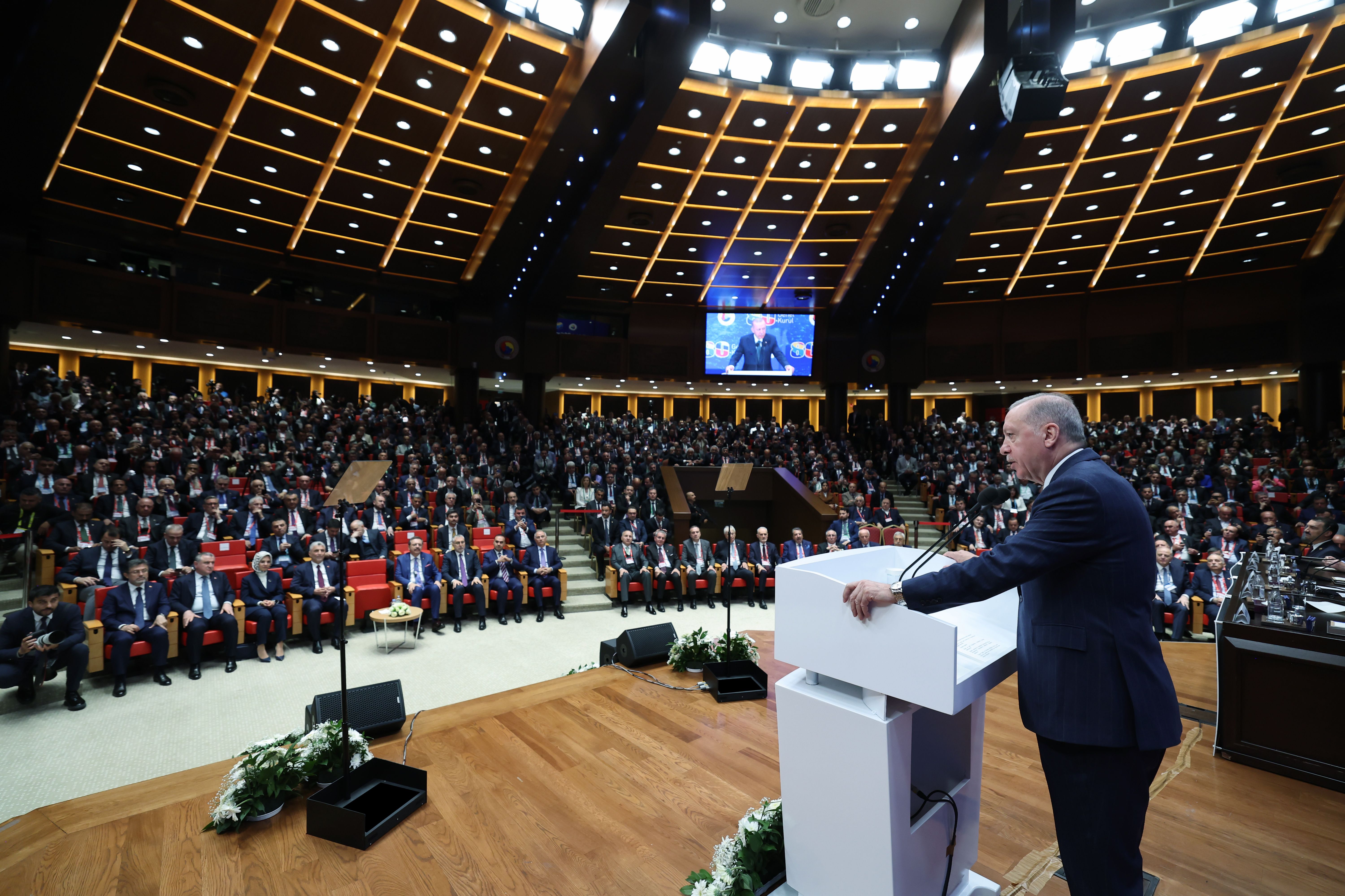 Erdoğan'dan muhalefete 'akraba çiftliği' tepkisi: 'Zıvanadan çıkan kayırma vakaları...' Erdoğan'dan muhalefete 'akraba çiftliği' tepkisi: 'Zıvanadan çıkan kayırma vakaları...' - 4. Resim