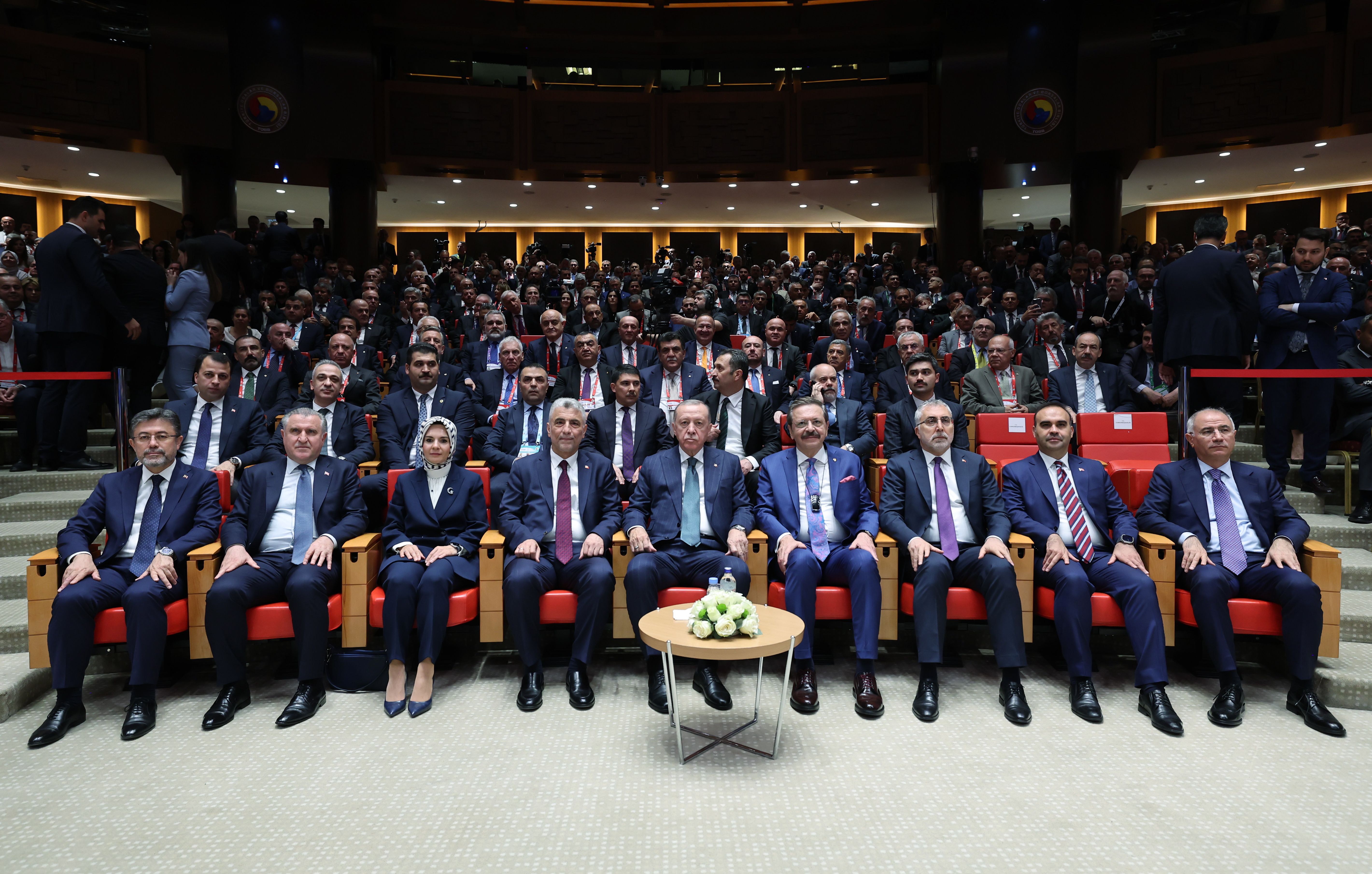 Erdoğan'dan muhalefete 'akraba çiftliği' tepkisi: 'Zıvanadan çıkan kayırma vakaları...' Erdoğan'dan muhalefete 'akraba çiftliği' tepkisi: 'Zıvanadan çıkan kayırma vakaları...' - 3. Resim