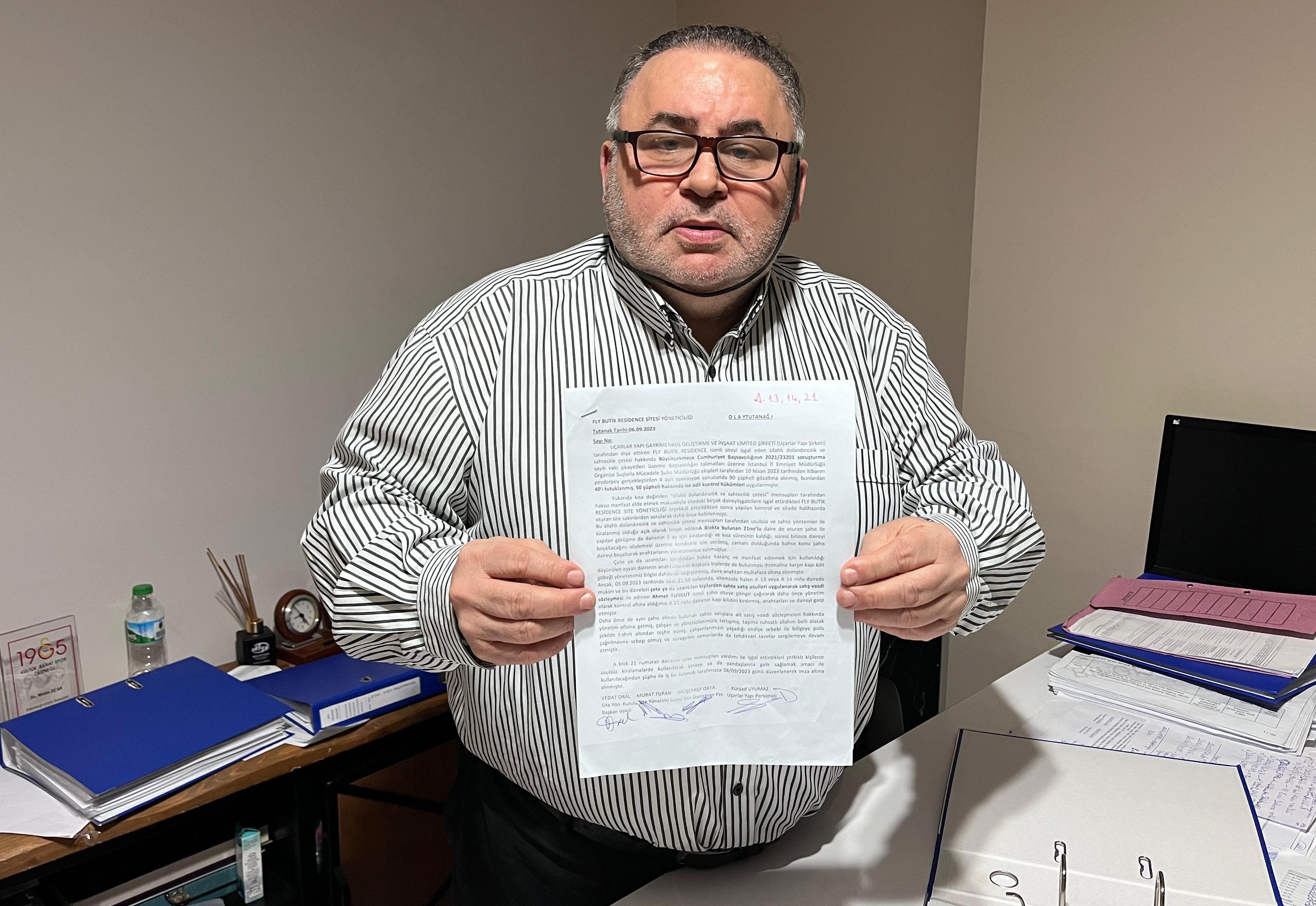 Esenyurt'un olaylı sitesi yine gündemde! Yöneticiden rezidans sakinlerine şiddet Esenyurt'un olaylı sitesi yine gündemde! Yöneticiden rezidans sakinlerine şiddet - 1. Resim
