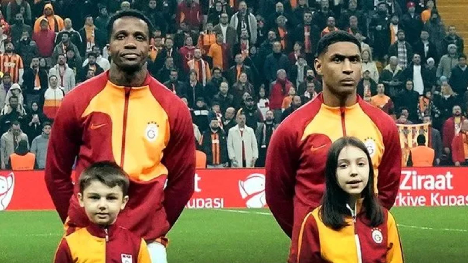 Galatasaray 2 yıldızın biletini kesti! Yönetim teklifleri değerlendiriyor Galatasaray 2 yıldızın biletini kesti! Yönetim teklifleri değerlendiriyor - 1. Resim